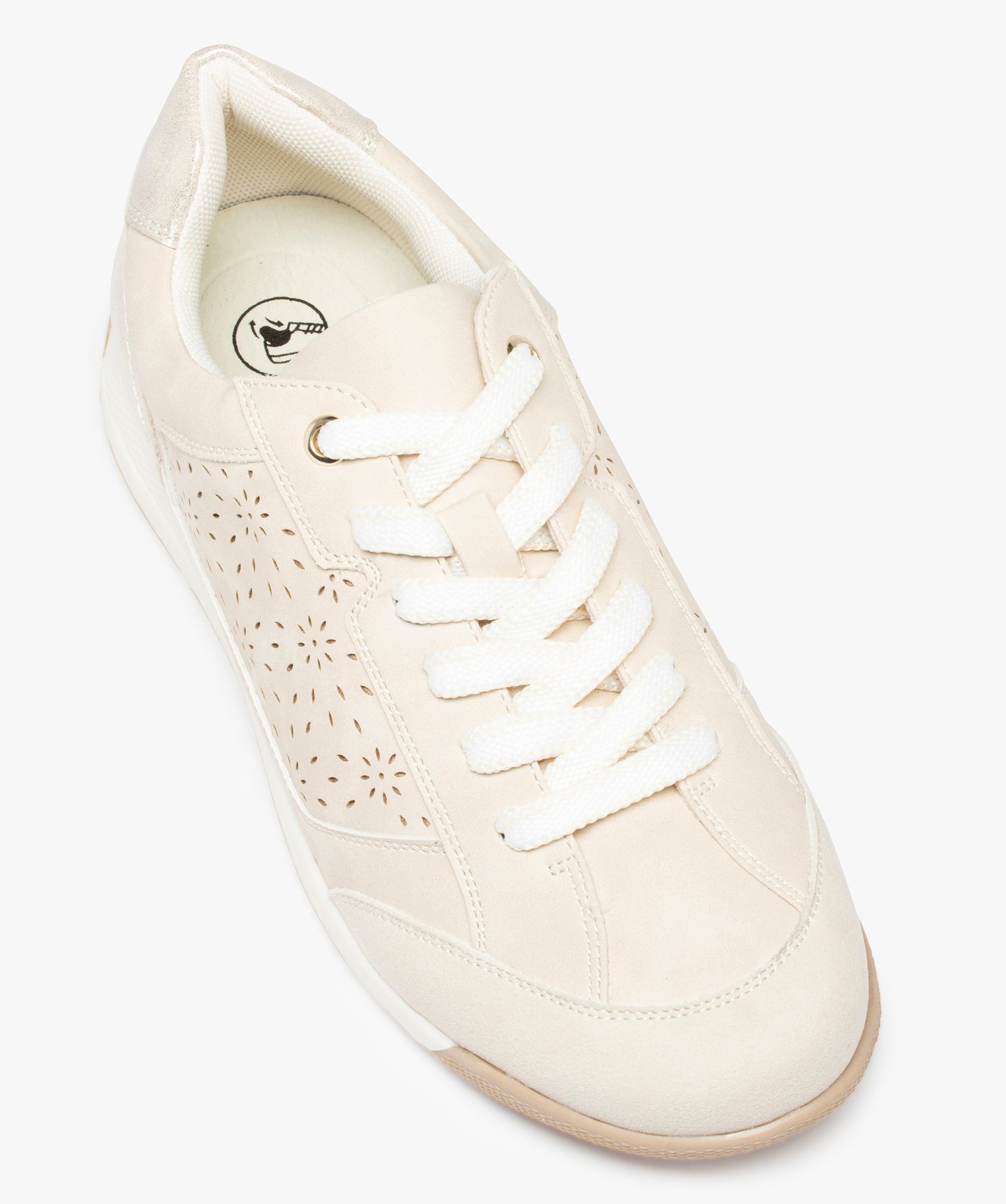 Baskets femme unies avec perforations en forme de fleurs beige | GEMO