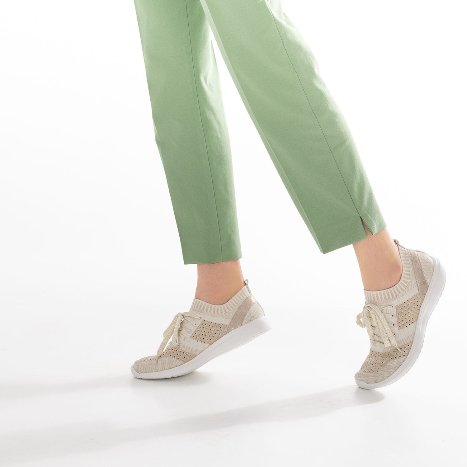 Tennis-chaussette beige et doré tricotée éco-conçue