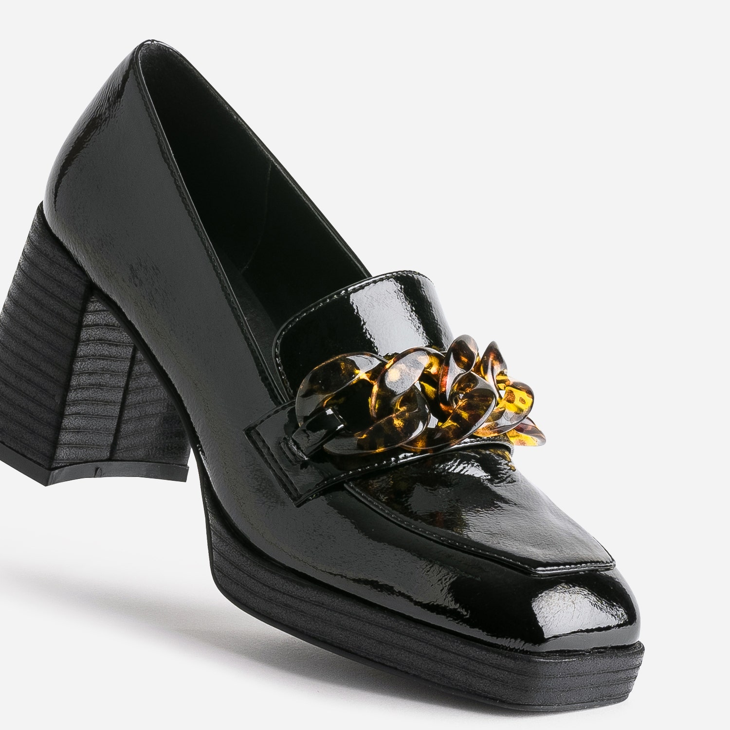 Mocassin à talon noir verni avec maxi chaîne