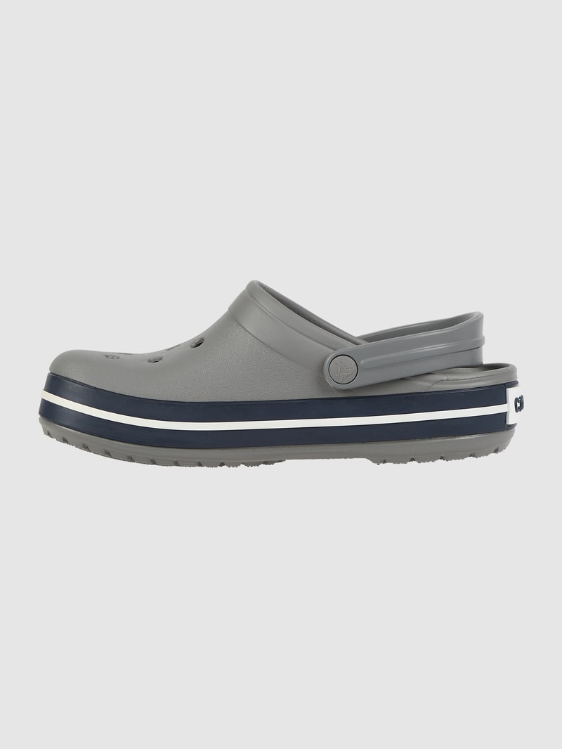 Clogs mit Luftlöchern in hellgrau