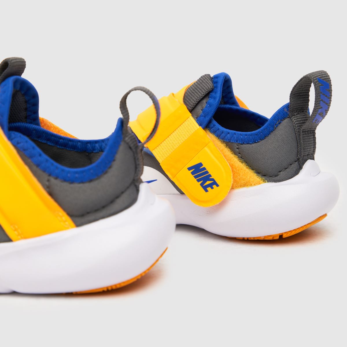 Nike mörkgrå flex advance pojkar småbarnsskor