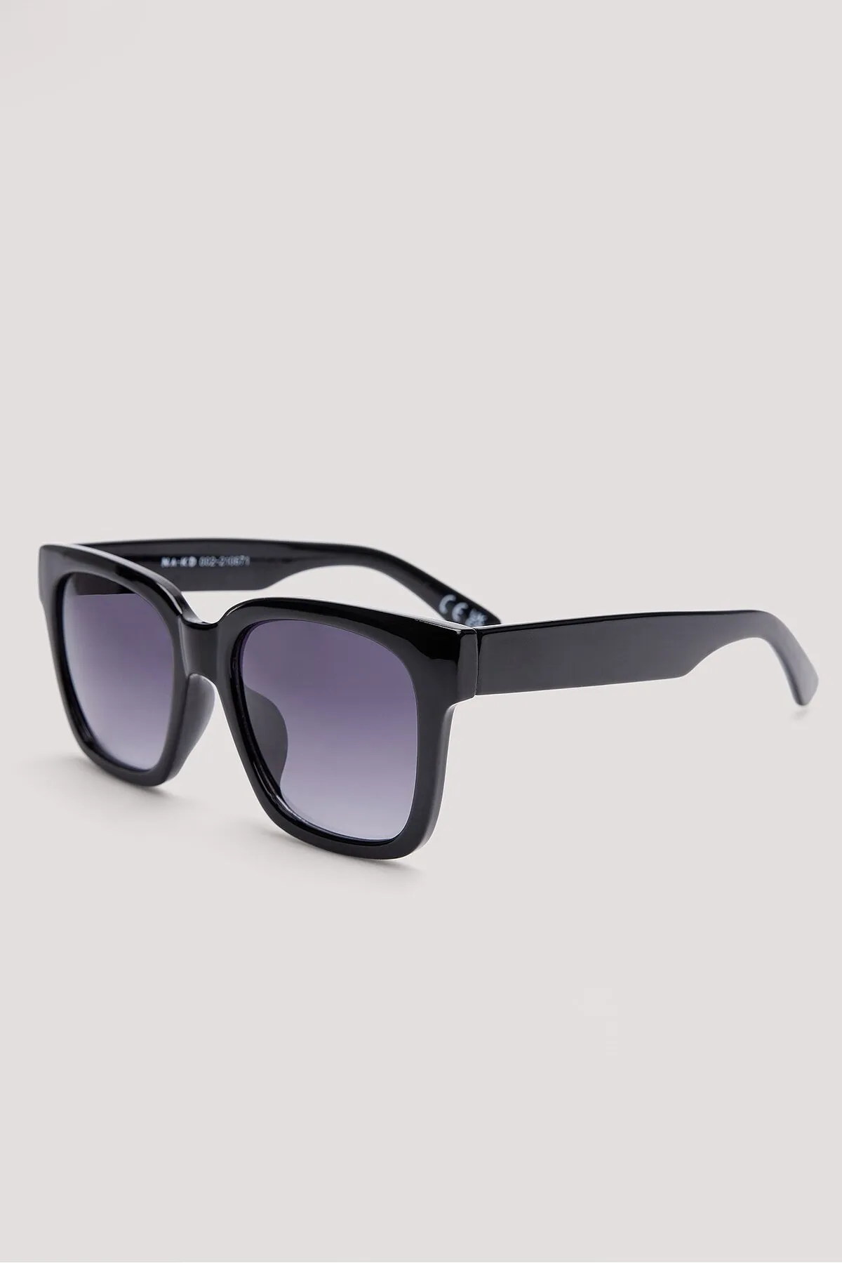 NA-KD  Große Sonnenbrille aus recyceltem Material mit abgerundeten Kanten