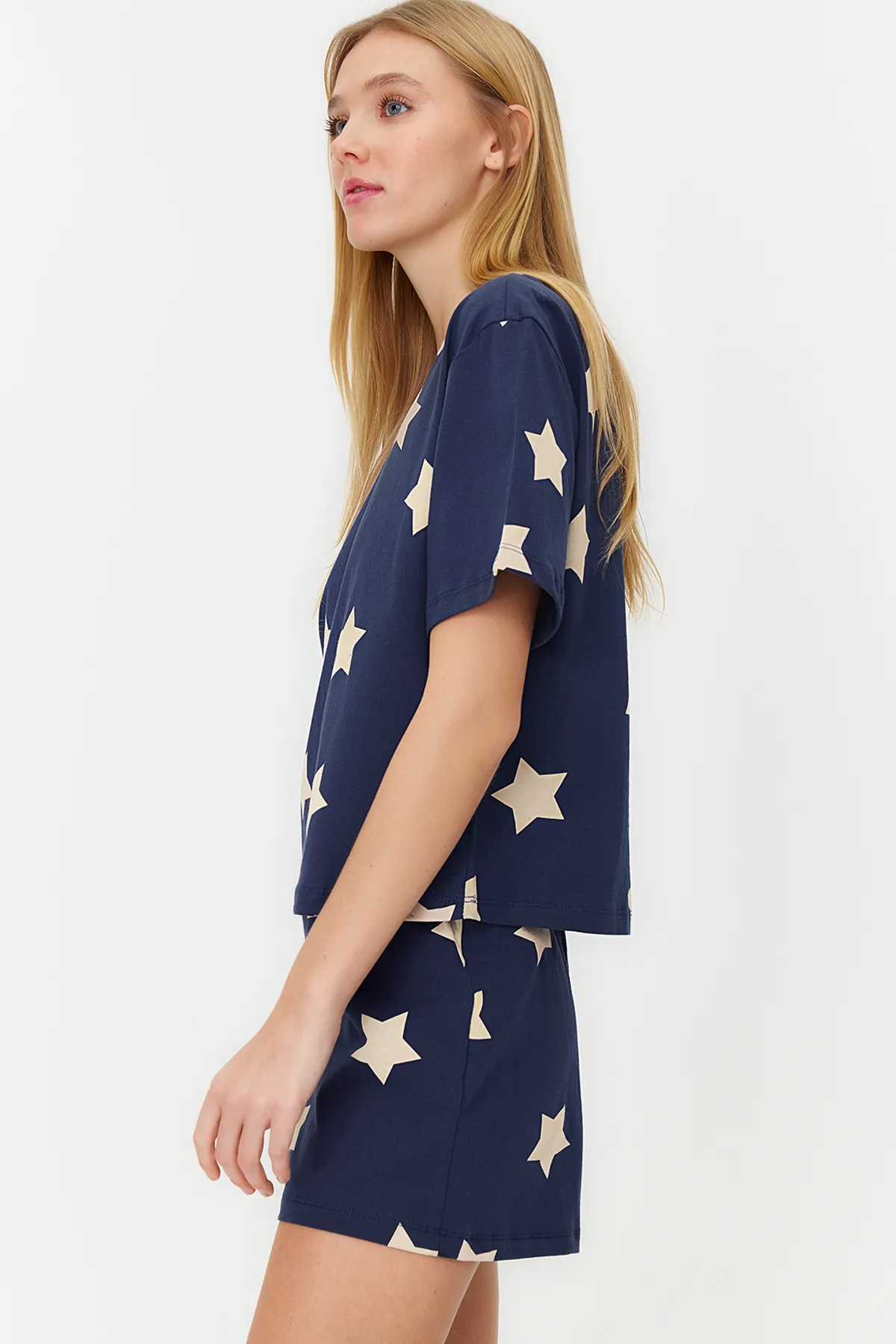 Trendyol Collection  Marineblaues Strickpyjama-Set mit T-Shirt und Shorts aus 100 % Baumwolle mit Sternmuster THMSS22PT0501