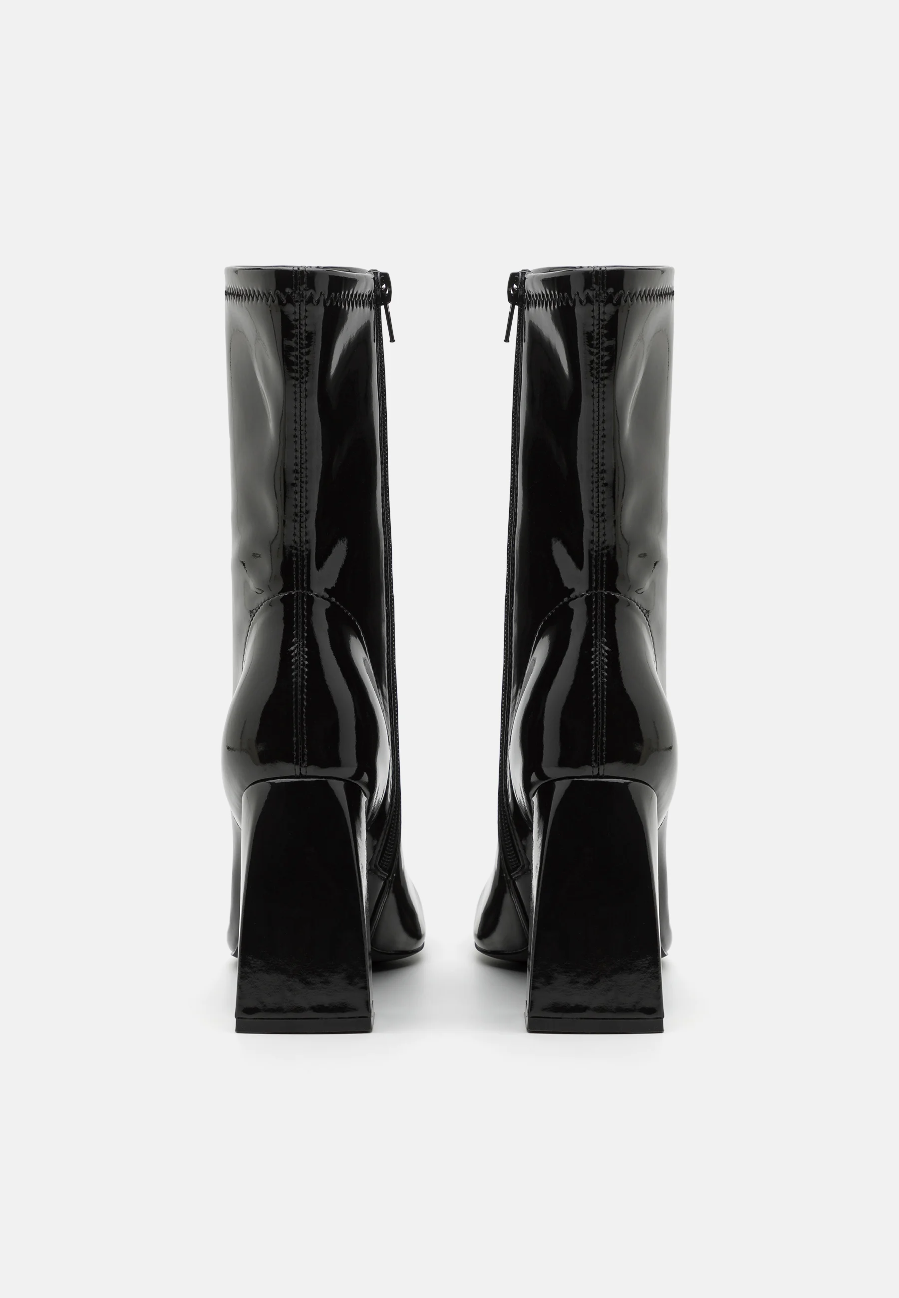 Botines de tacón par e impar