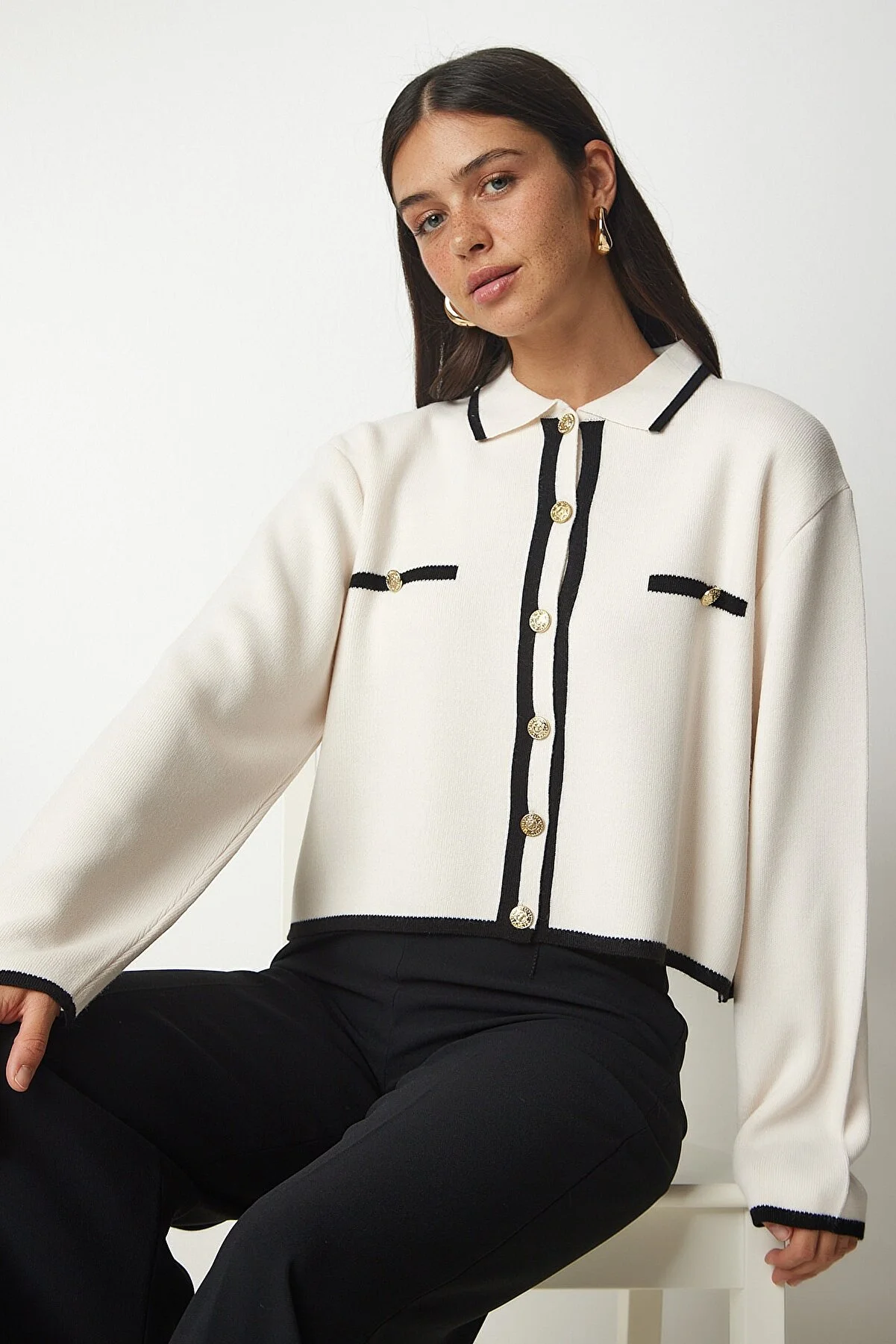 Happiness İstanbul  Cremefarbene Strickjacke mit Streifendetail für Damen YY00160