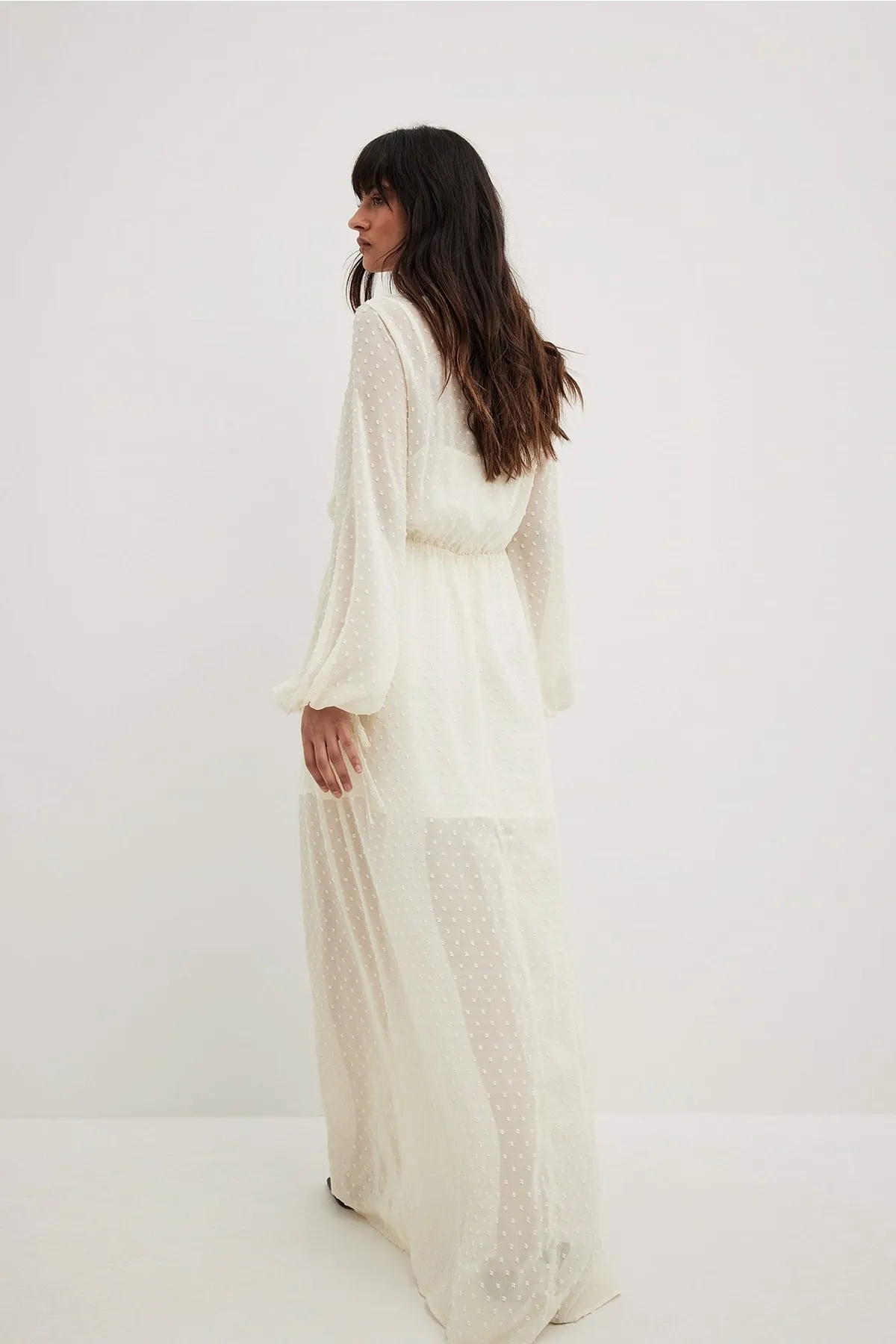 NA-KD  Maxikleid mit voluminösen Ärmeln.
