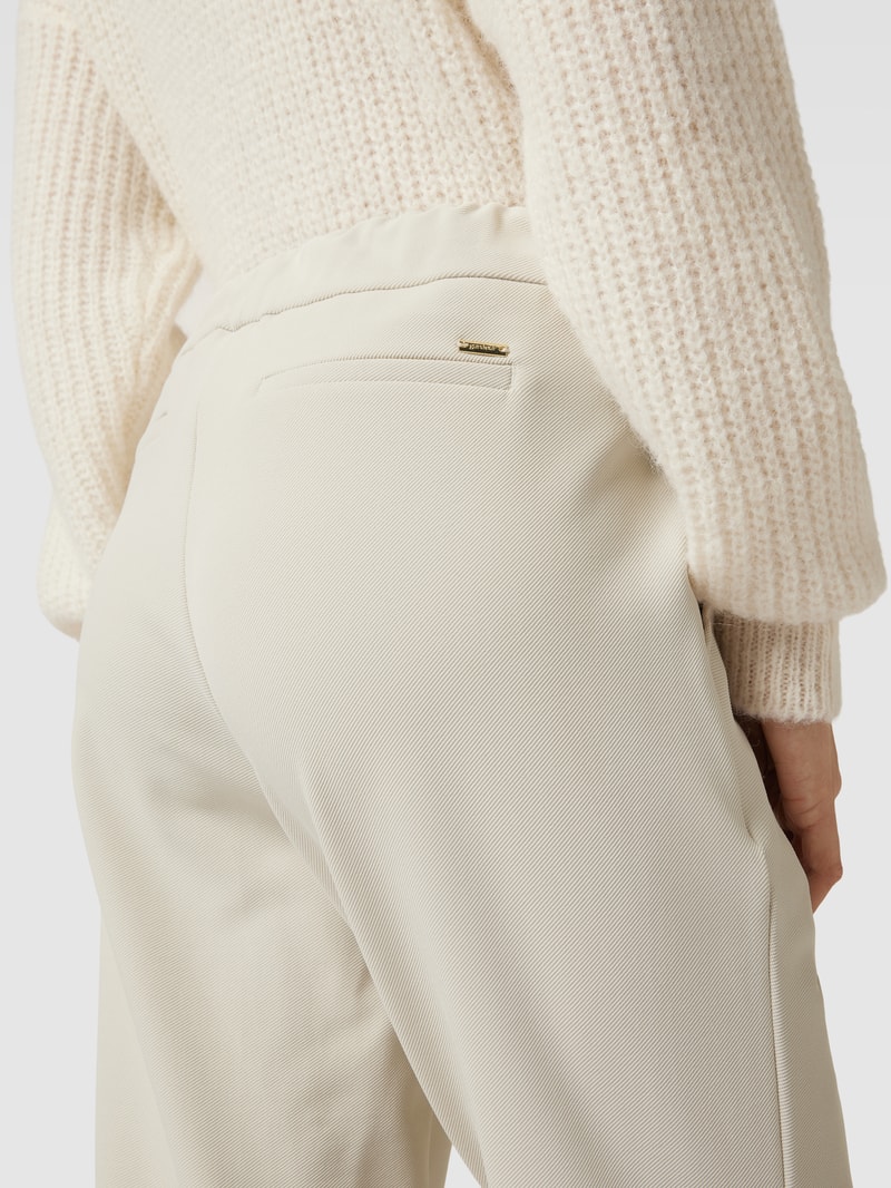 Verkürzte Jogpants mit elastischem Bund Modell 'CARY' in offwhite