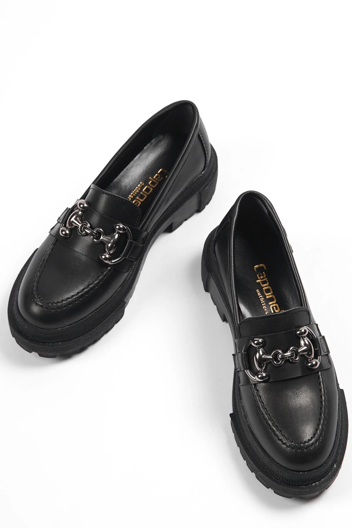 Capone Outfitters  Damen-Loafer mit ovaler Zehenpartie und Metallschnalle mit Trak-Sohle