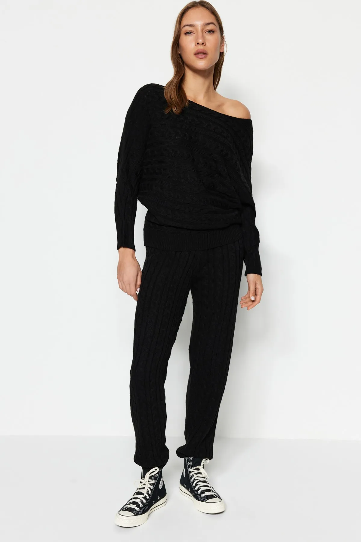 Trendyol Collection  Schwarzes Set aus Oberteil und Unterteil aus geflochtener Strickware THMAW22AU0495