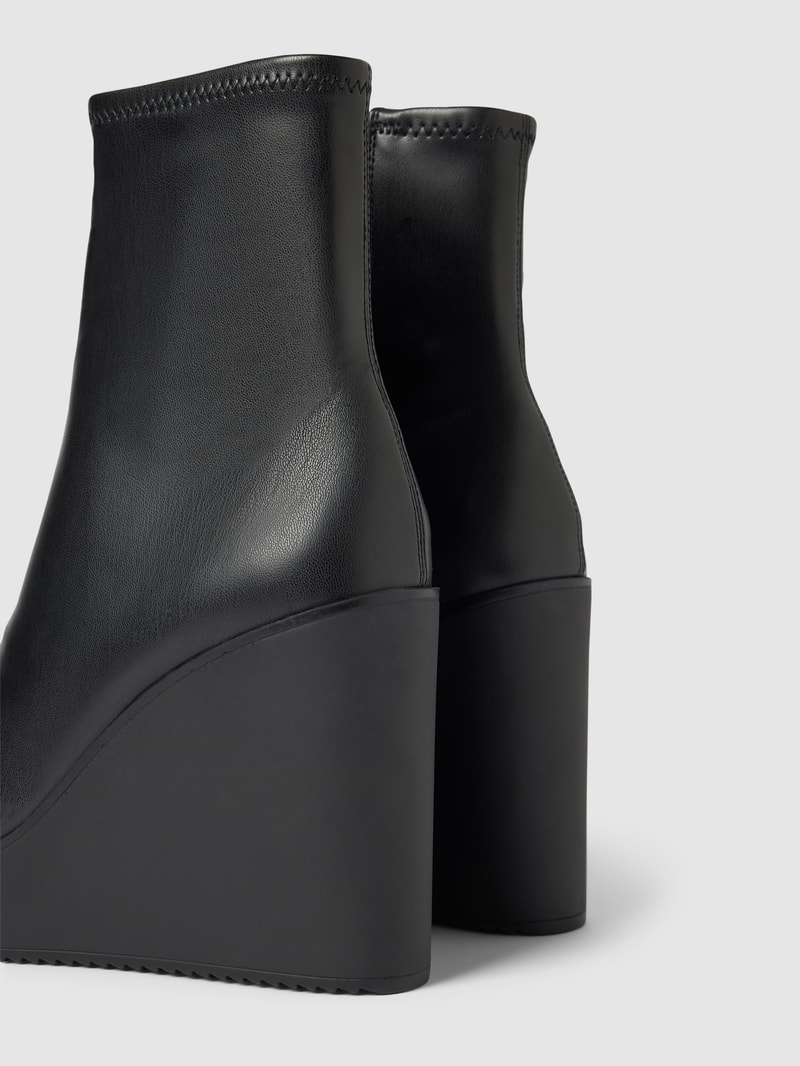 Stiefeletten mit Keilabsatz Modell 'JASSY' in schwarz