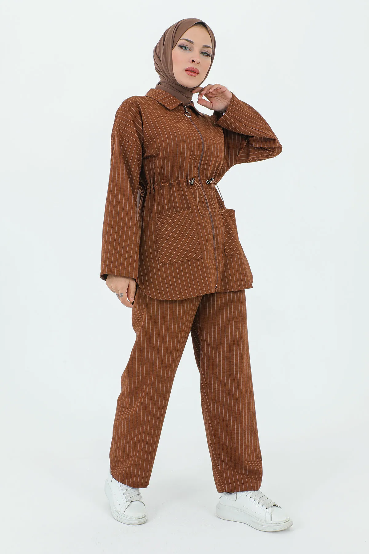 Tesettür Dünyası  Melisa-Anzug mit geraffter Taille und Reißverschluss TSD231208 Braun