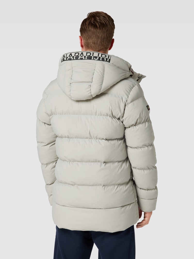 Steppjacke mit Kapuze in hellgrau