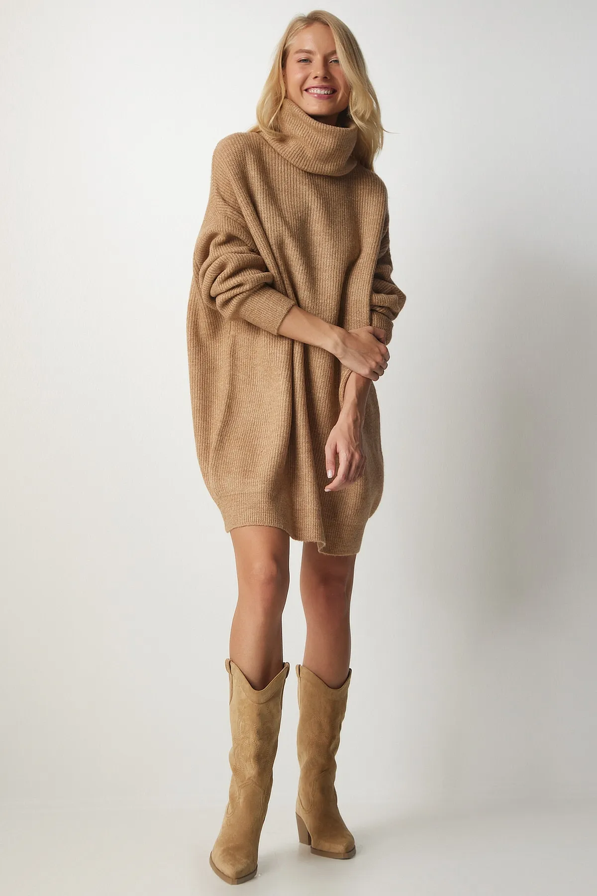 Happiness İstanbul  Langer Rollkragenpullover für Damen in Keksoptik, MX00107