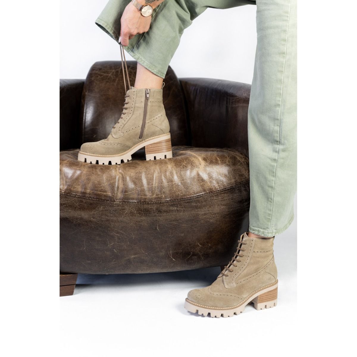 J Hay  6451 - Beige