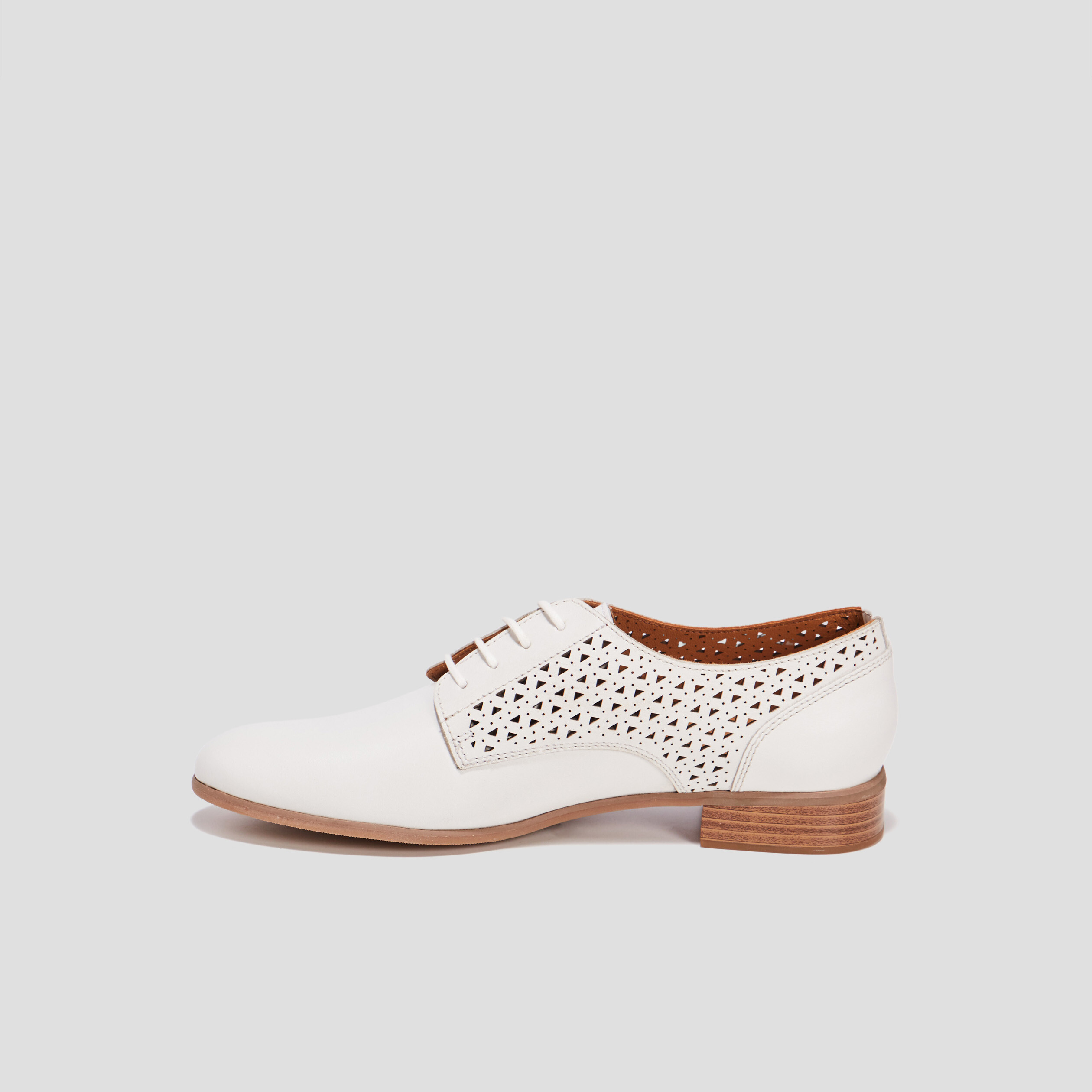 Derbies perforées en cuir blanc femme | La Halle