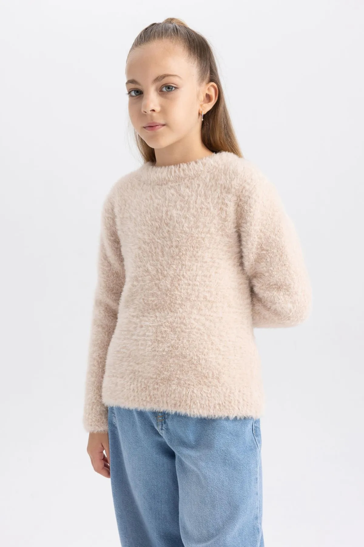 DeFacto  Strickpullover für Mädchen mit normaler Passform und Rundhalsausschnitt