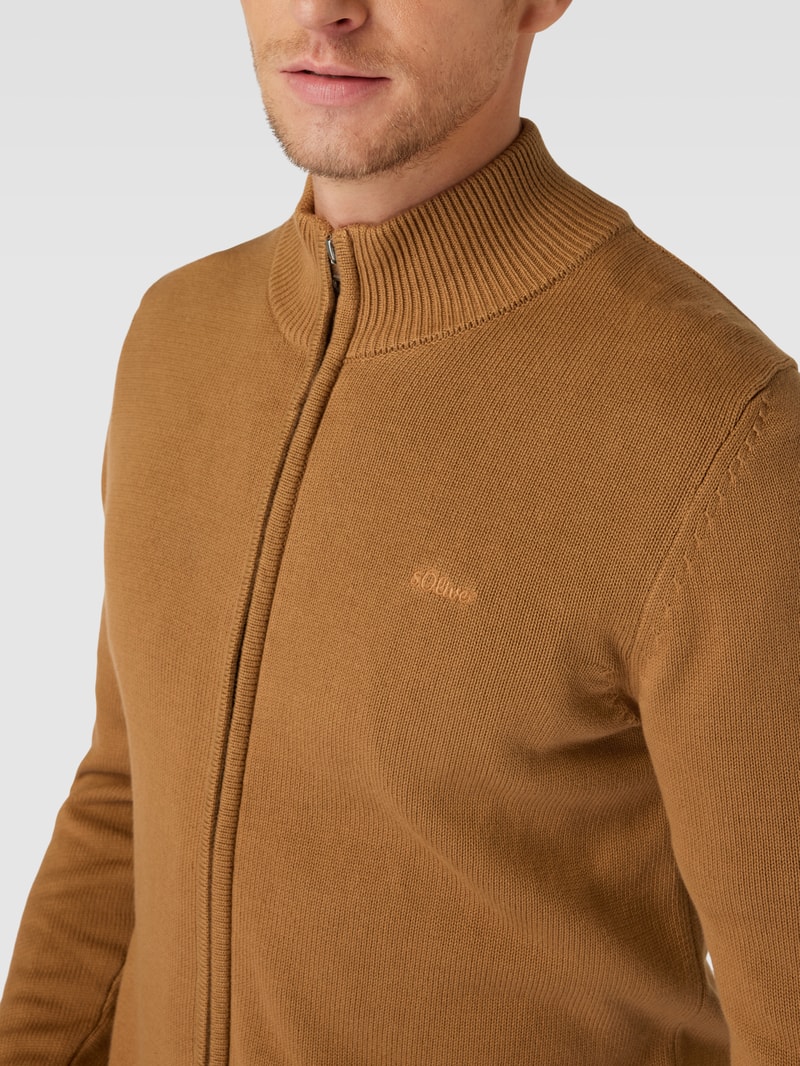 Strickjacke mit Label-Stitching Modell 'STAND JACKET' in camel