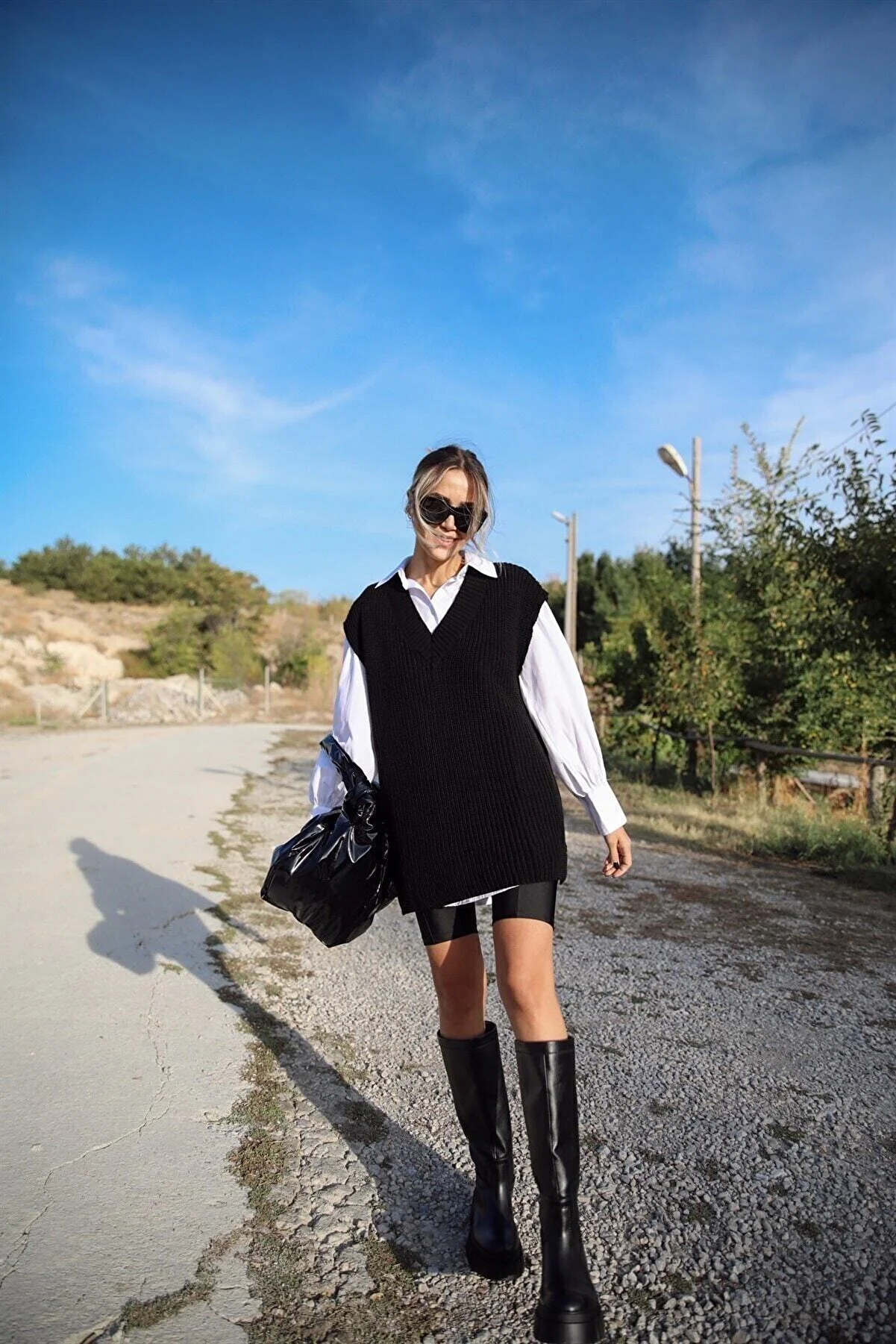 Tüy boutique  Schwarzer Pullover mit V-Ausschnitt