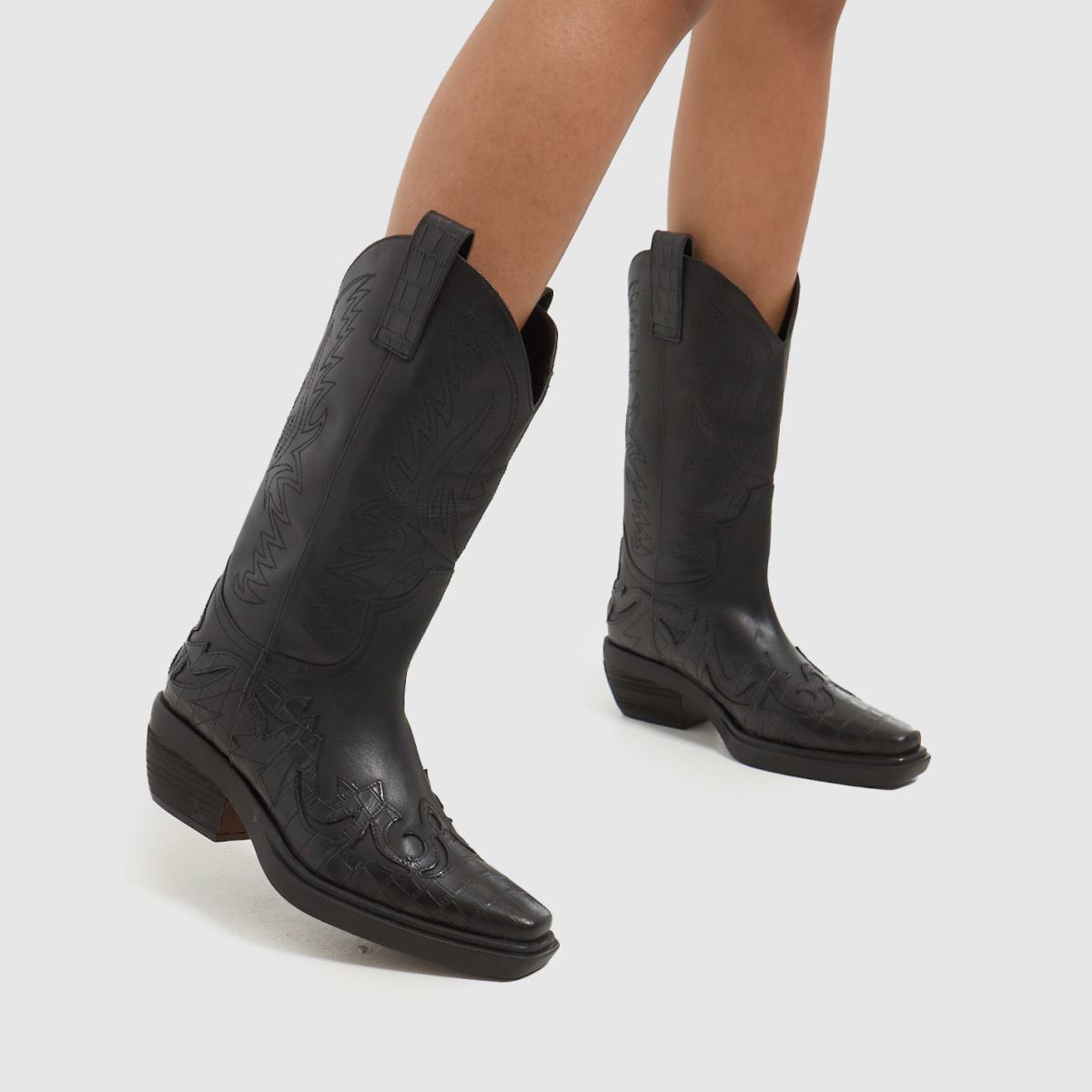 Schuh Dora – Svarta westernstövlar i läder med knähöga klackar