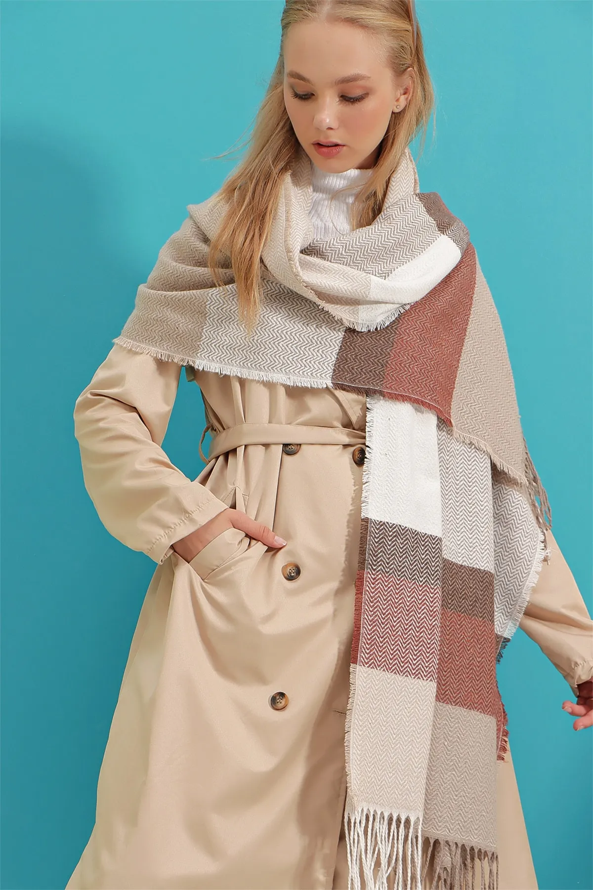 Trend Alaçatı Stili  Beiger Farbblock-Schal für Damen ALC-A2654
