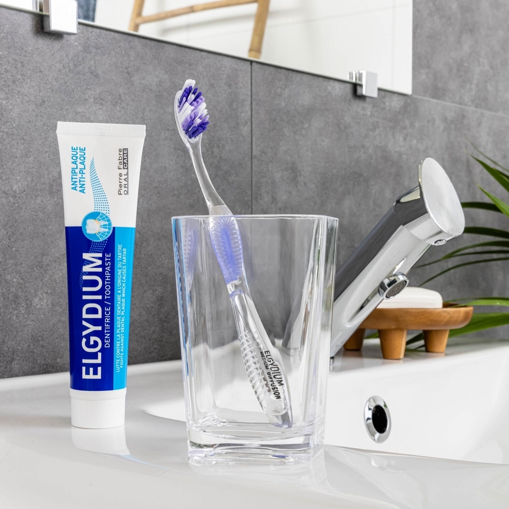 Oral Care ELGYDIUM Diffusion Souple Brosse à dents
