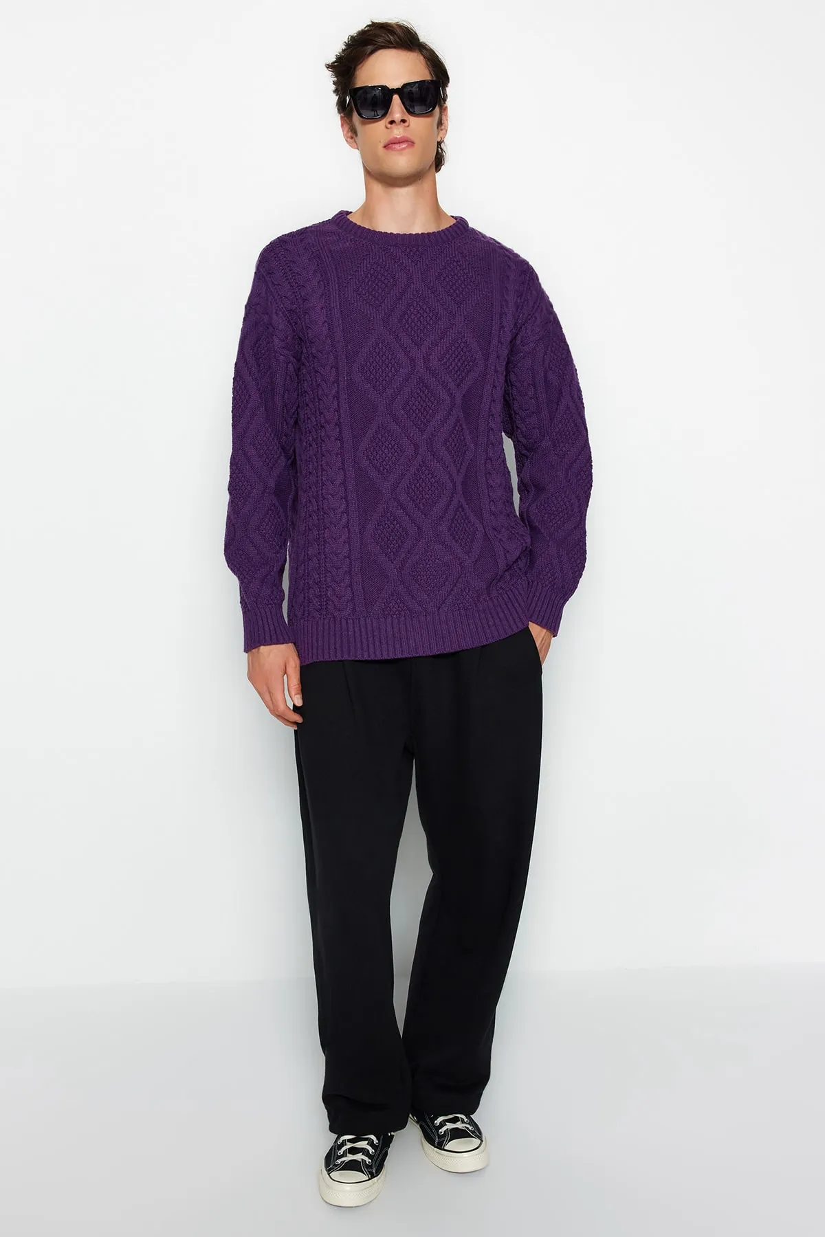 Trendyol Collection  Lila Unisex-Strickpullover mit weitem Schnitt und Rundhalsausschnitt aus geflochtenem Haar TMNAW23KZ00280