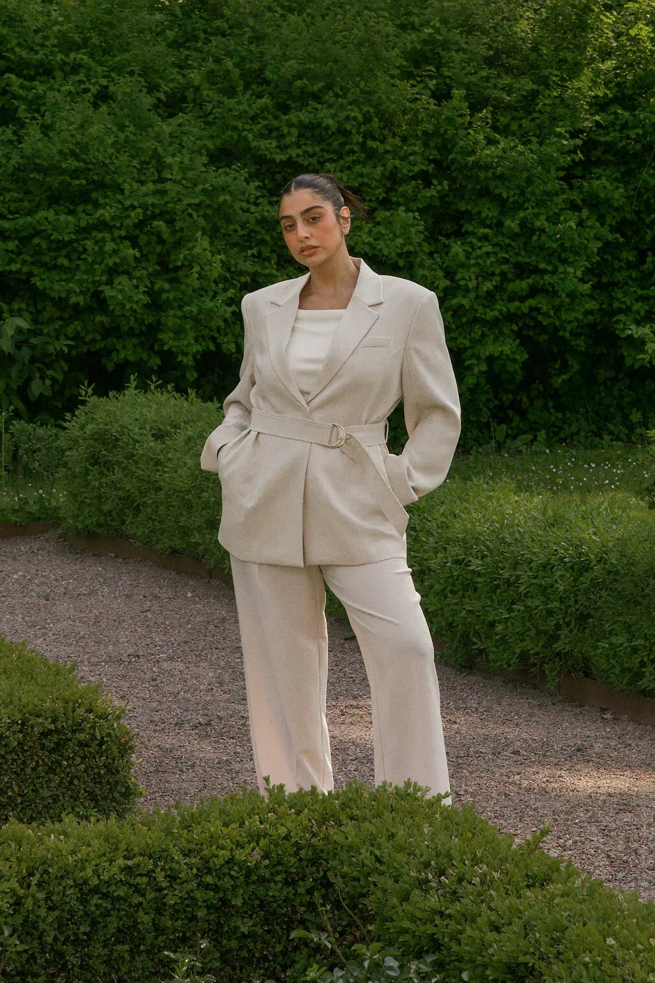 Blazer mit D-Ring-Gürtel und breiten Schultern