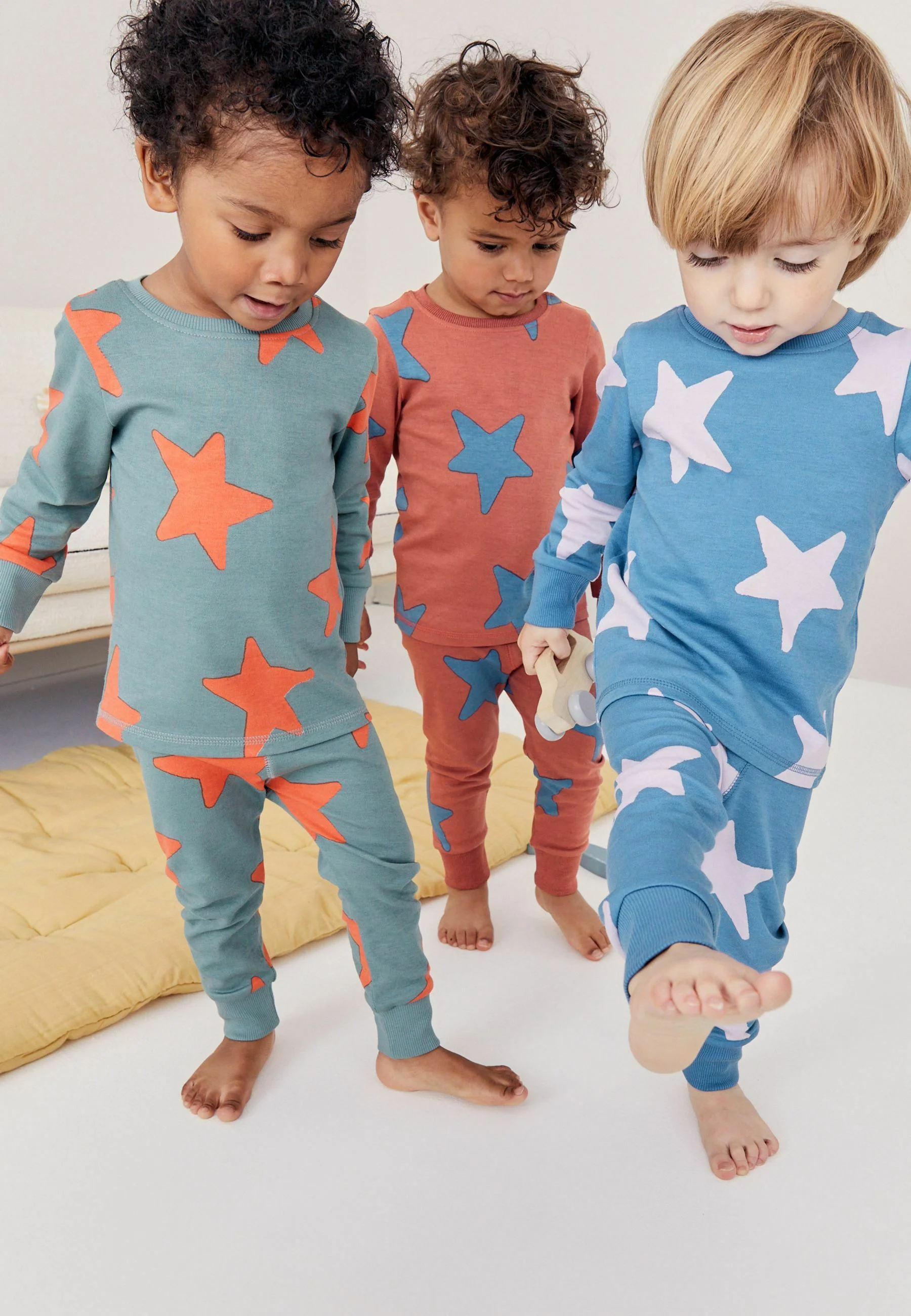 Siguiente PAQUETE DE 3 PIJAMAS SNUGGLE - AJUSTE REGULAR