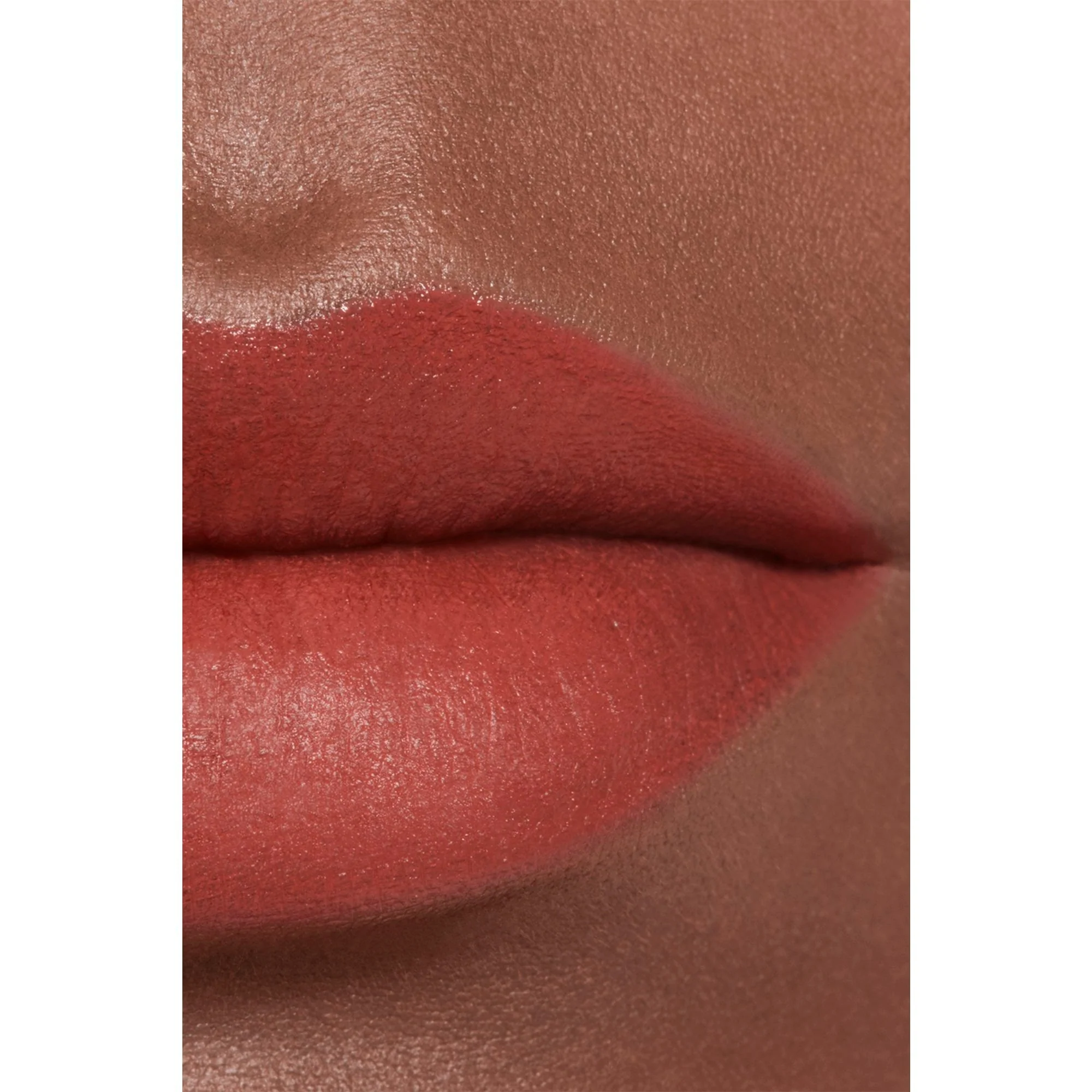 ROUGE ALLURE VELVET - EL LABIAL LUMINOSO Y TERCIOPELOSO