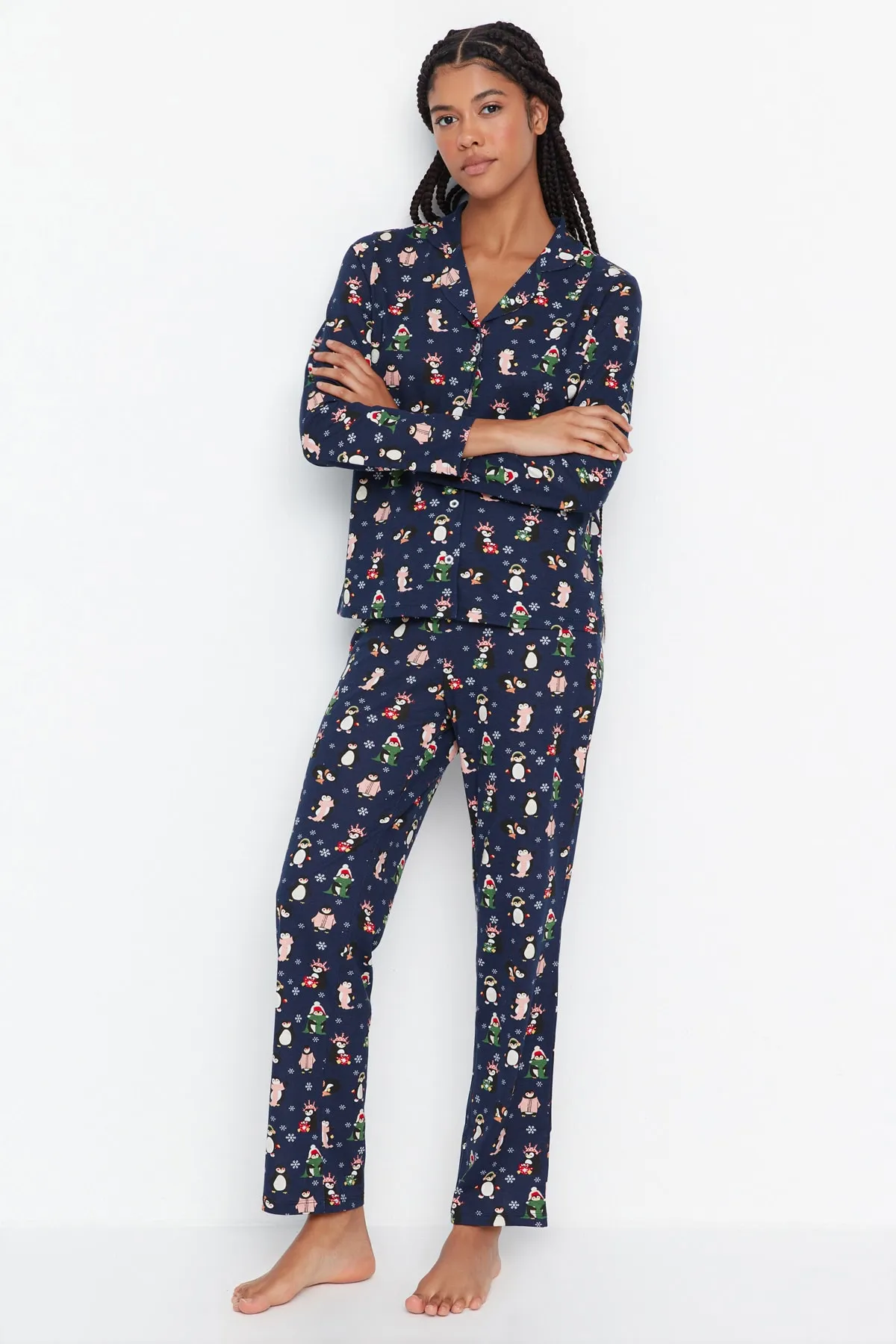Trendyol Collection  Marineblaues Winter-Pyjama-Set aus 100 % Baumwolle mit Pinguin-Muster THMAW23PT00150