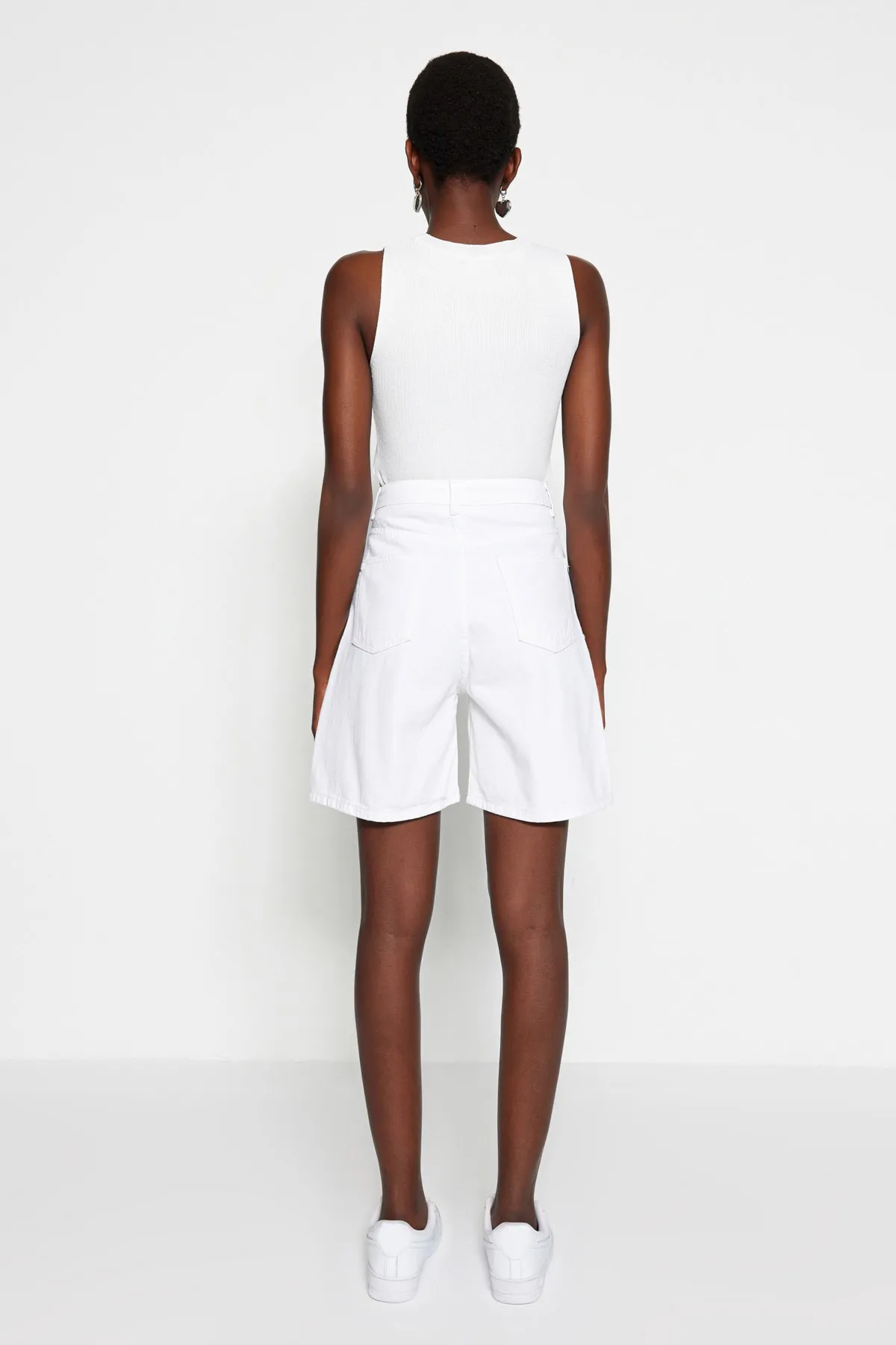 Trendyol Collection  Shorts - Weiß - Hoher Bund