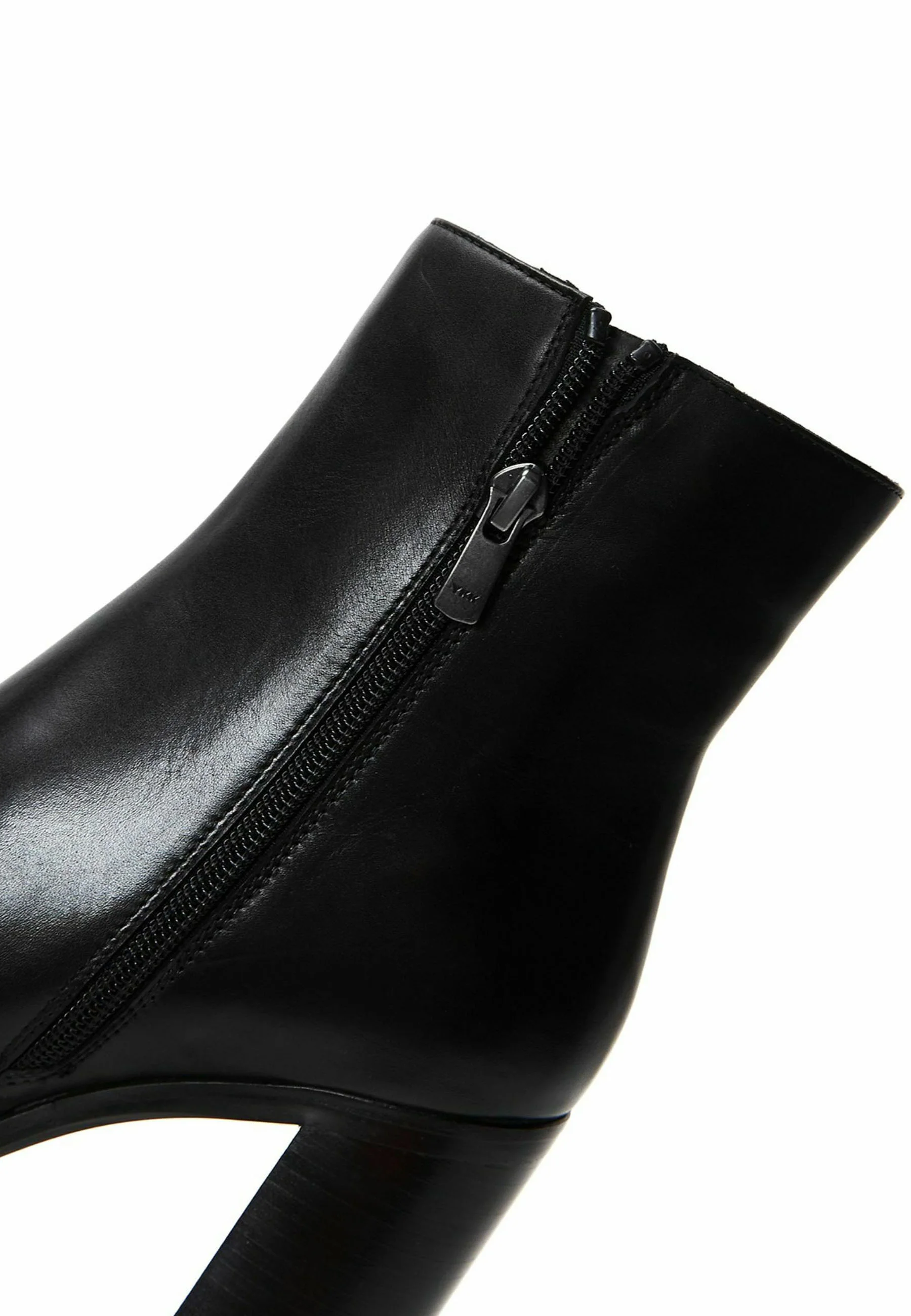 Botines de tacón Derimod