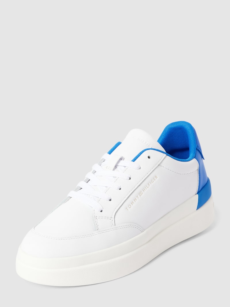 Sneaker mit Kontrastbesatz in weiß