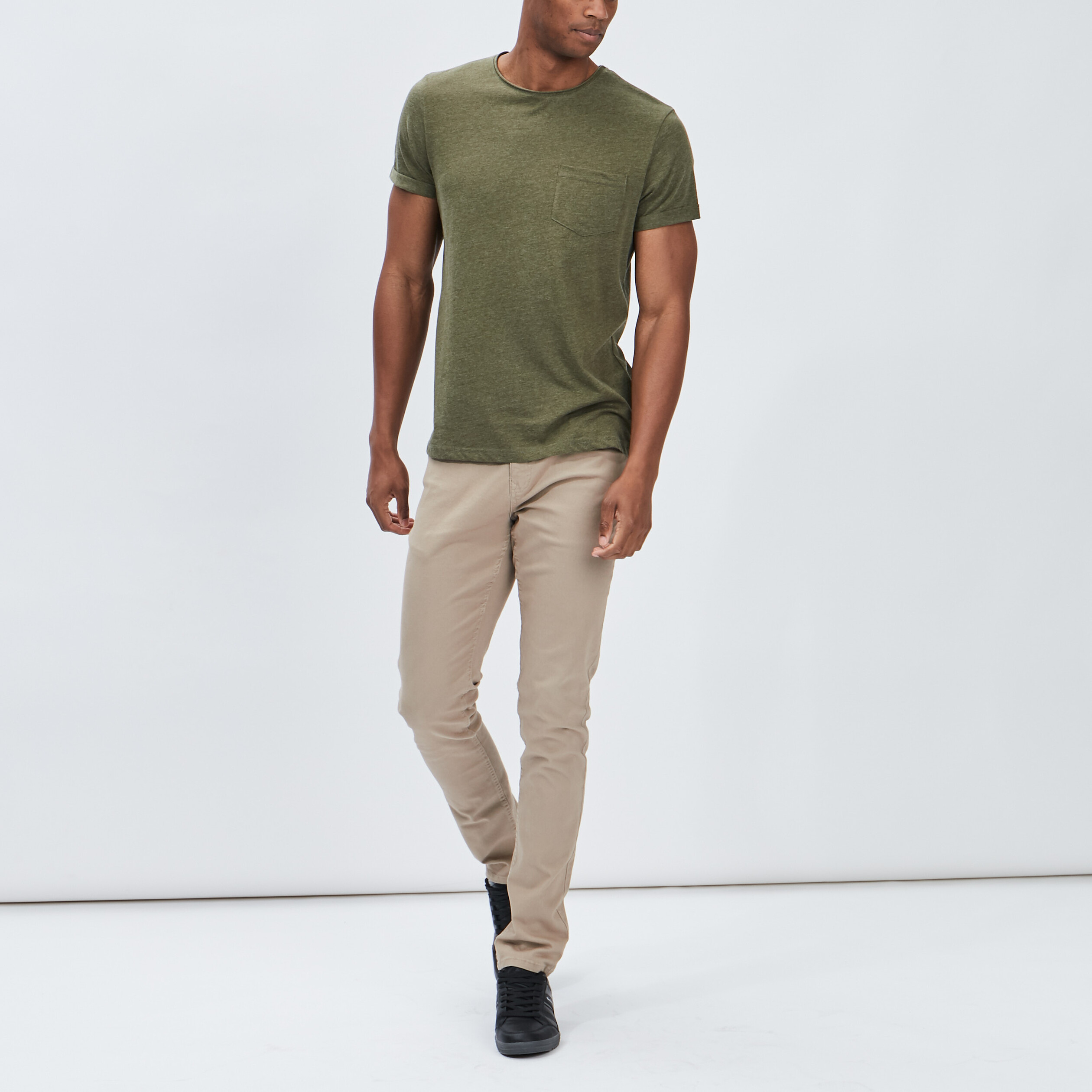 T-shirt col rond avec poche plaquée vert kaki homme | La Halle
