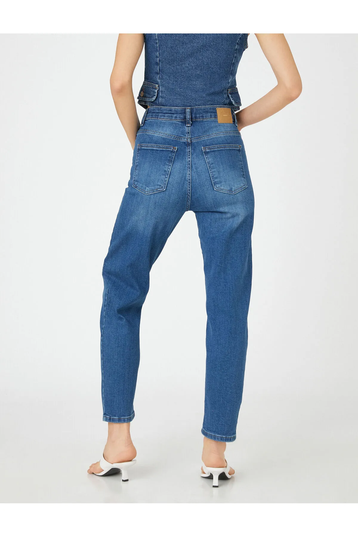Koton  Jeans mit hoher Taille und schmaler Passform – Mom Slim Jeans