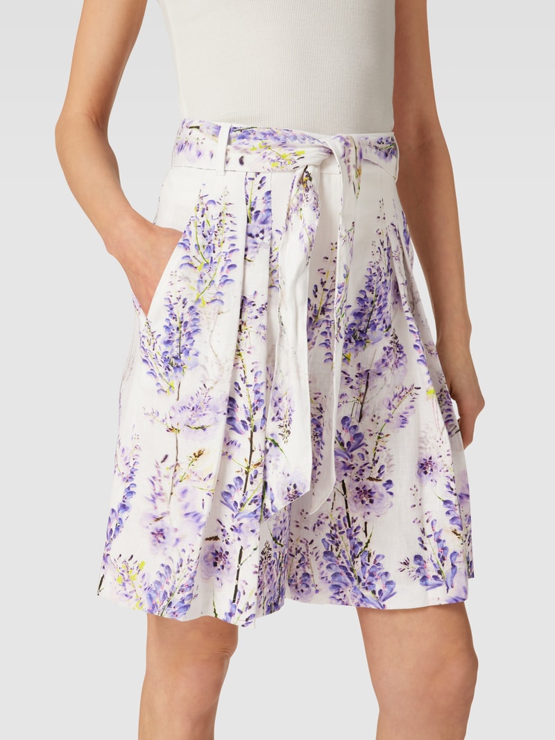 Bermudas mit Bindegürtel in offwhite