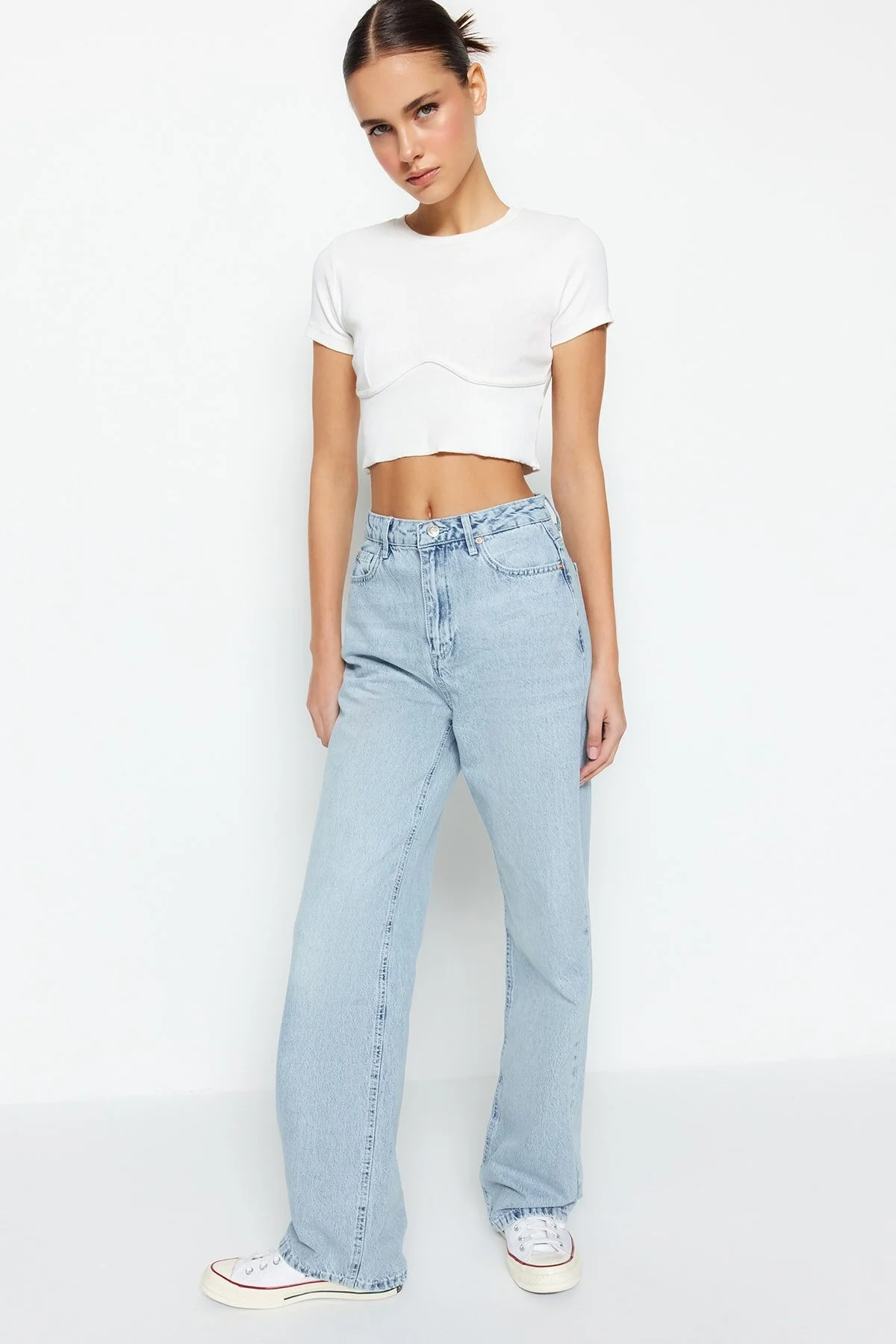 Trendyol Collection  Blaue gerade Jeans mit hoher Taille TWOSS22JE0242
