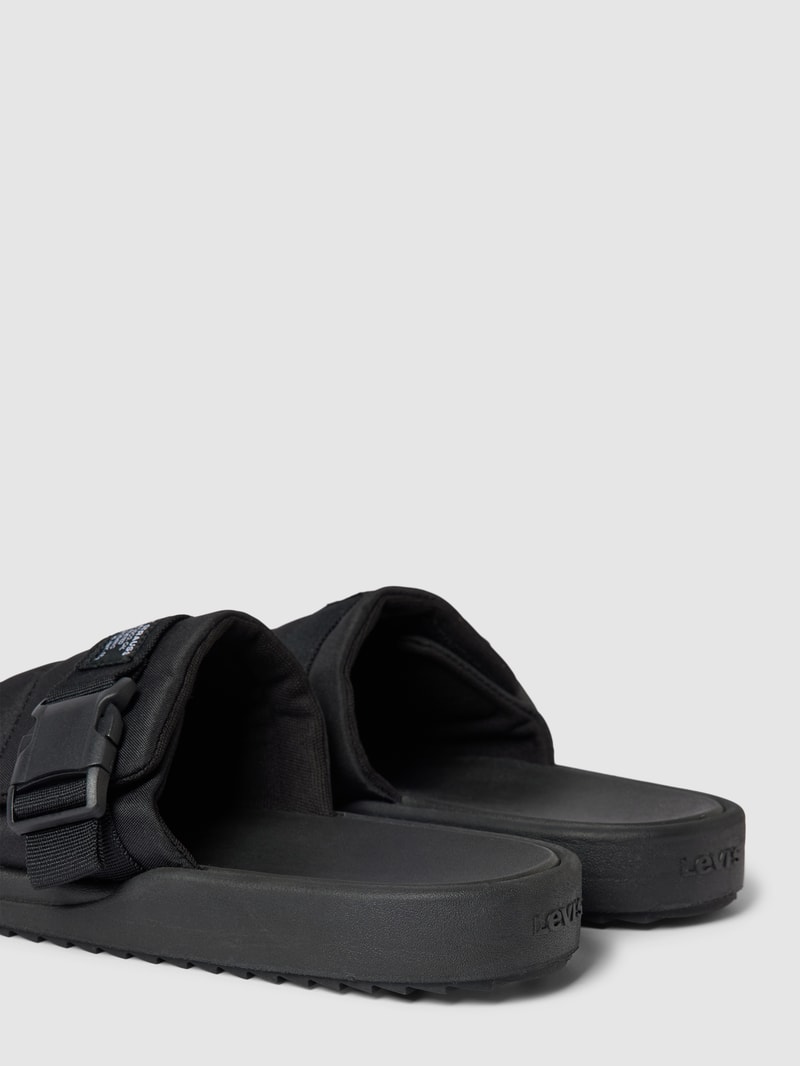 Slides mit Label-Detail Modell 'TAHOMA' in schwarz