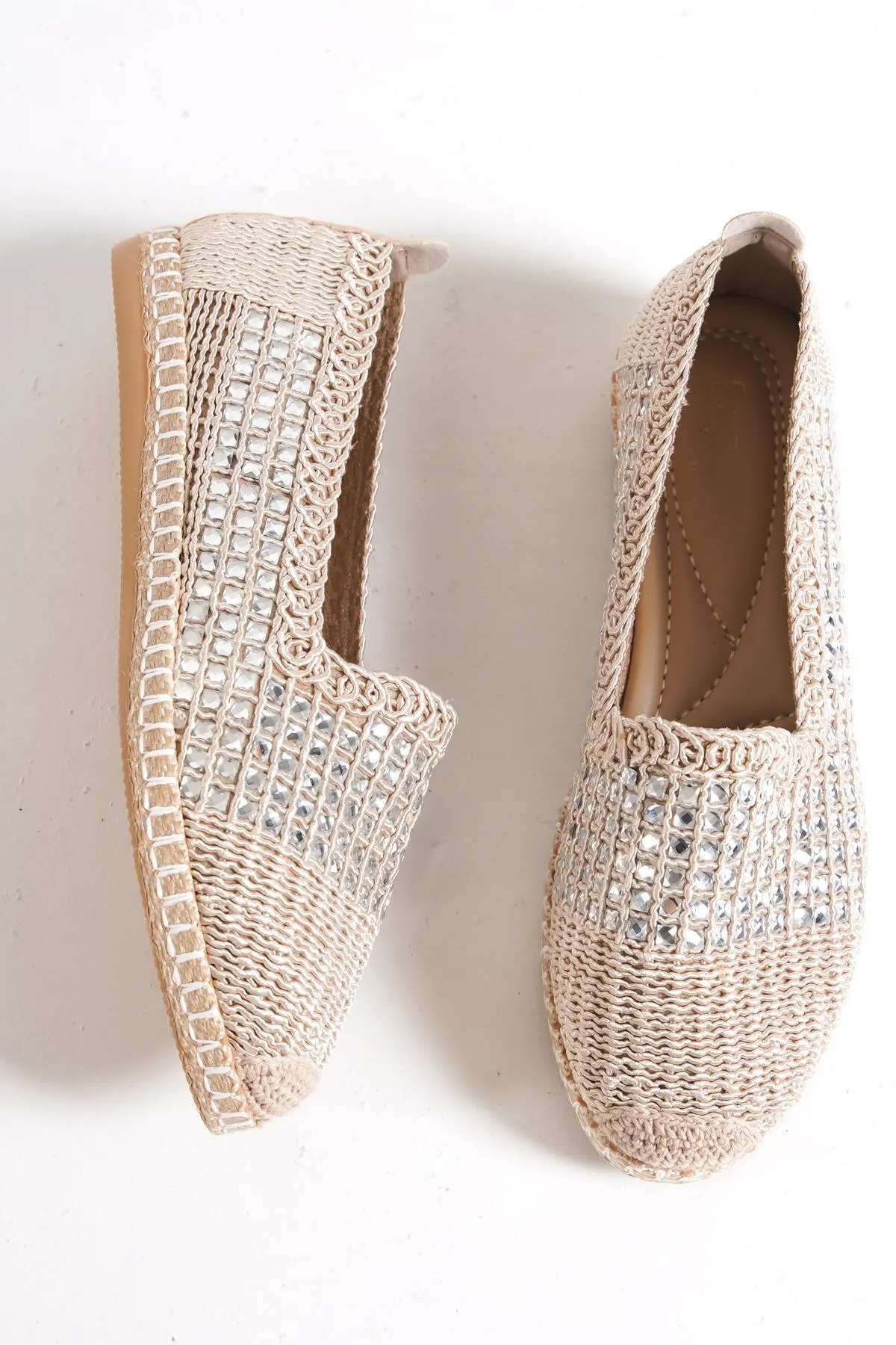 Capone Outfitters  Capone Oval Toe Stone Beige Damen-Slip-On-Seil-Espadrille