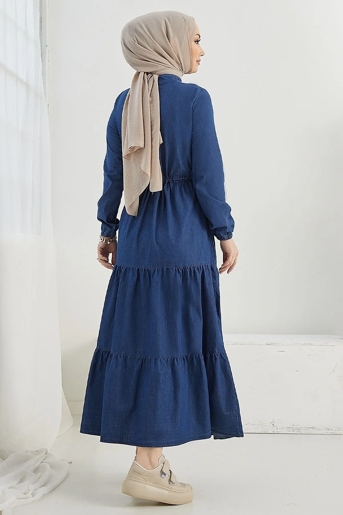 InStyle  Rüschendetailliertes Jeanskleid – Dunkelblau