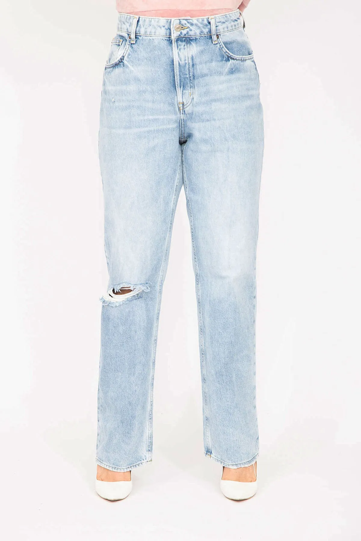 Şans  Große Damen-Jeans in blauer Waschung mit zerrissenen Details und hohem Bund 65n35284