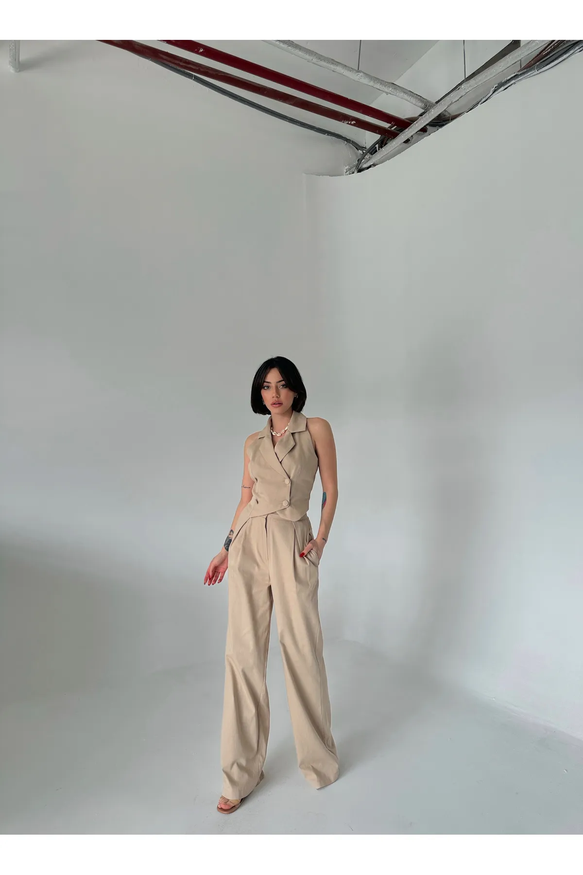 Laluvia  Nerzfarbenes Set aus geknöpfter Weste und Hose aus 100 % Baumwoll-Gabardine