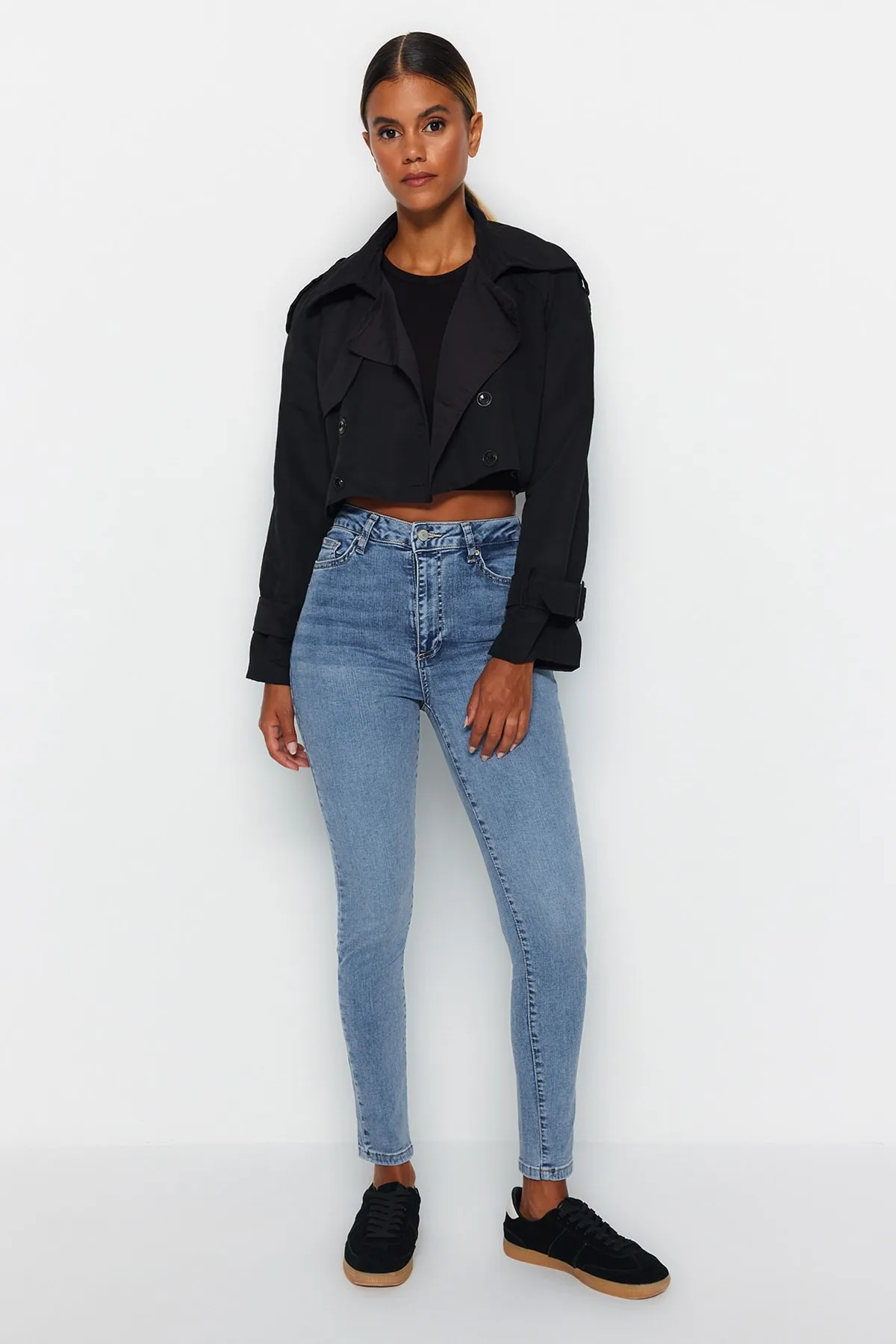 Trendyol Collection  Hellblaue High Waist Skinny Jeans mit Shaping-Effekt TWOAW24JE00070