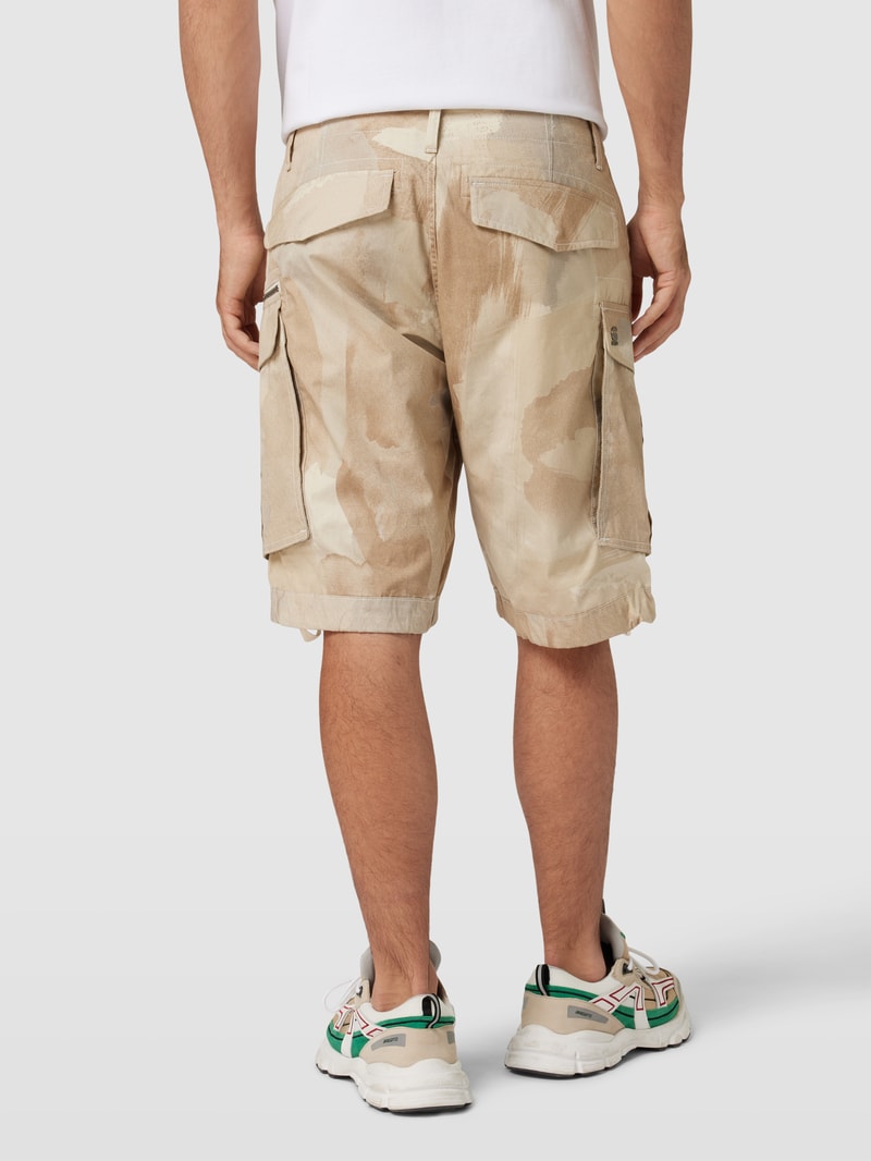 Cargoshorts mit Camouflage-Muster in weiß