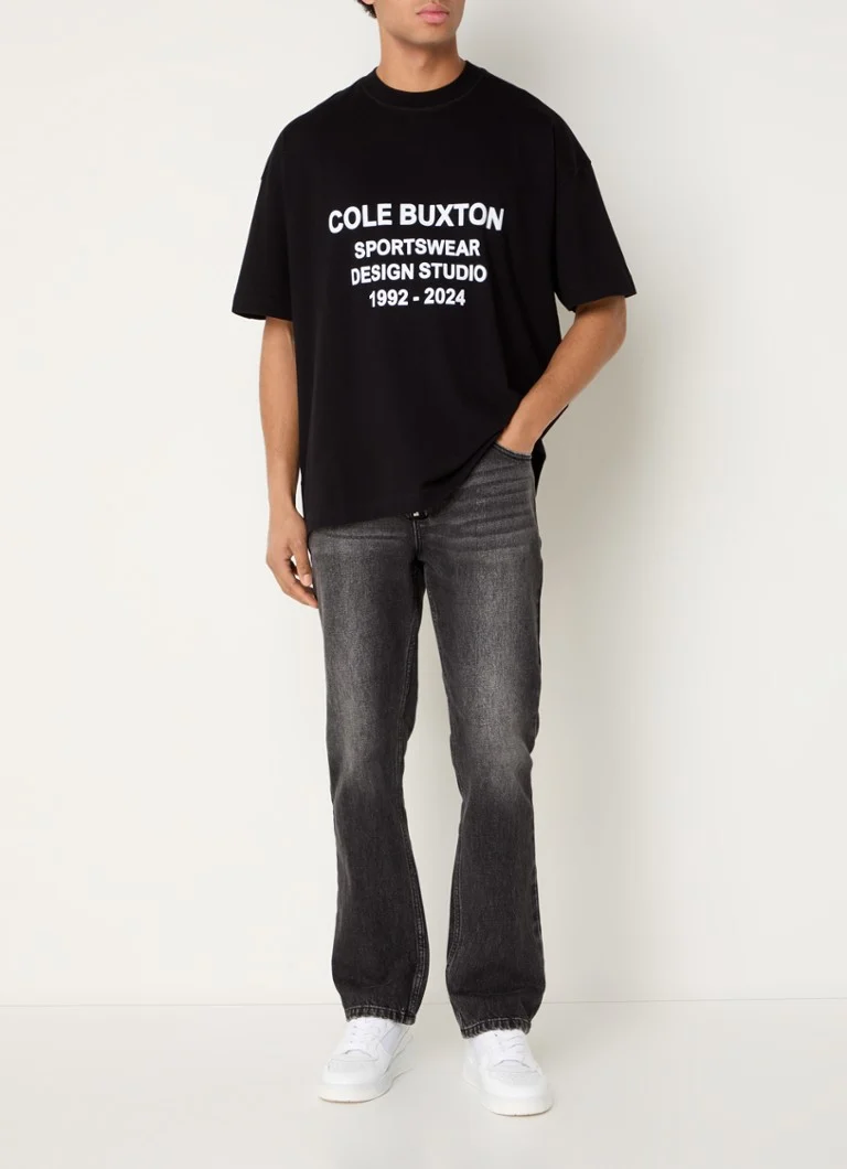 Pantaloni de trening slim fit de la Cole Buxton, cu buzunare laterale.