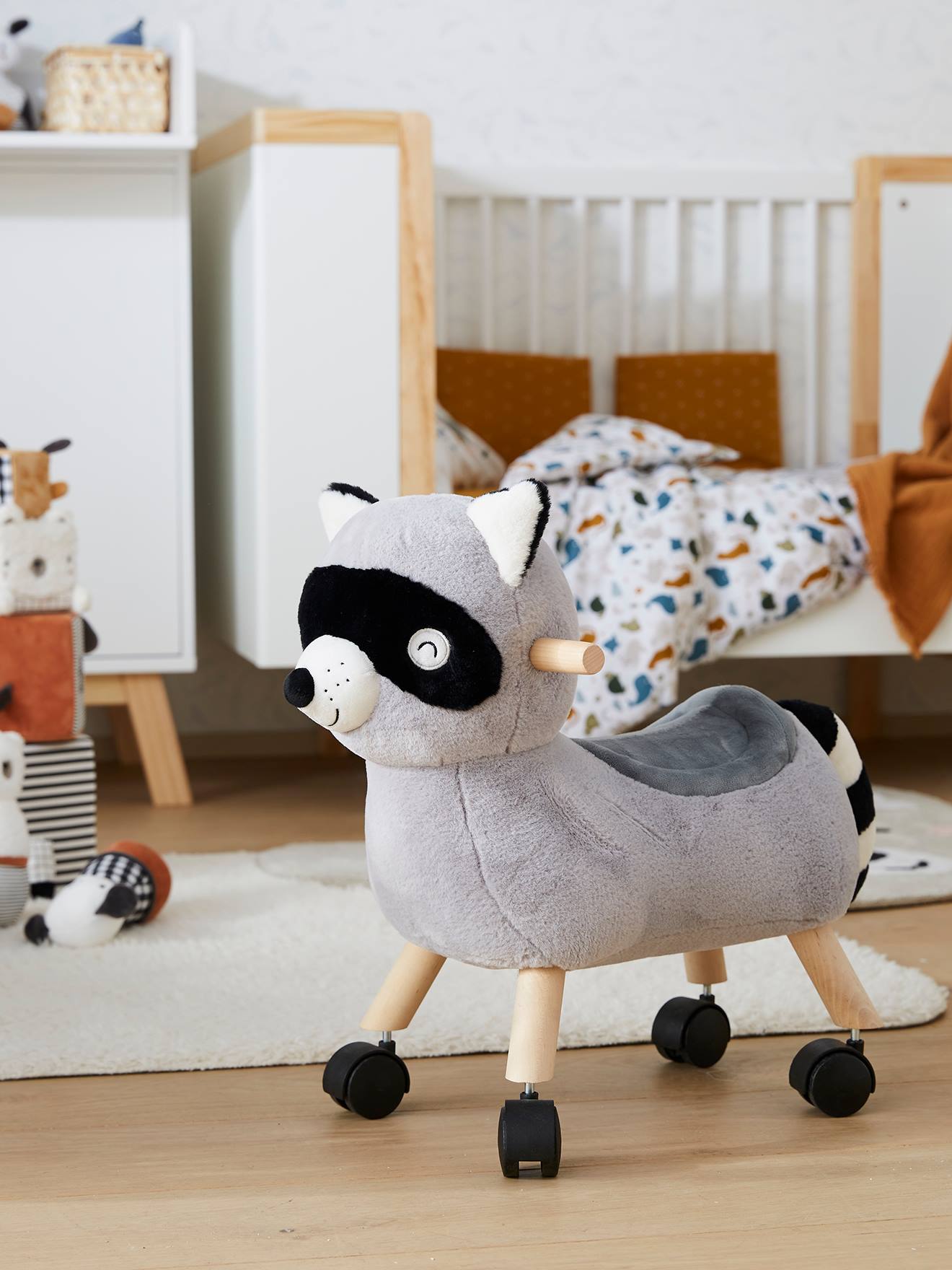 Raton laveur masqué à roulettes en peluche et bois FSC® multicolore