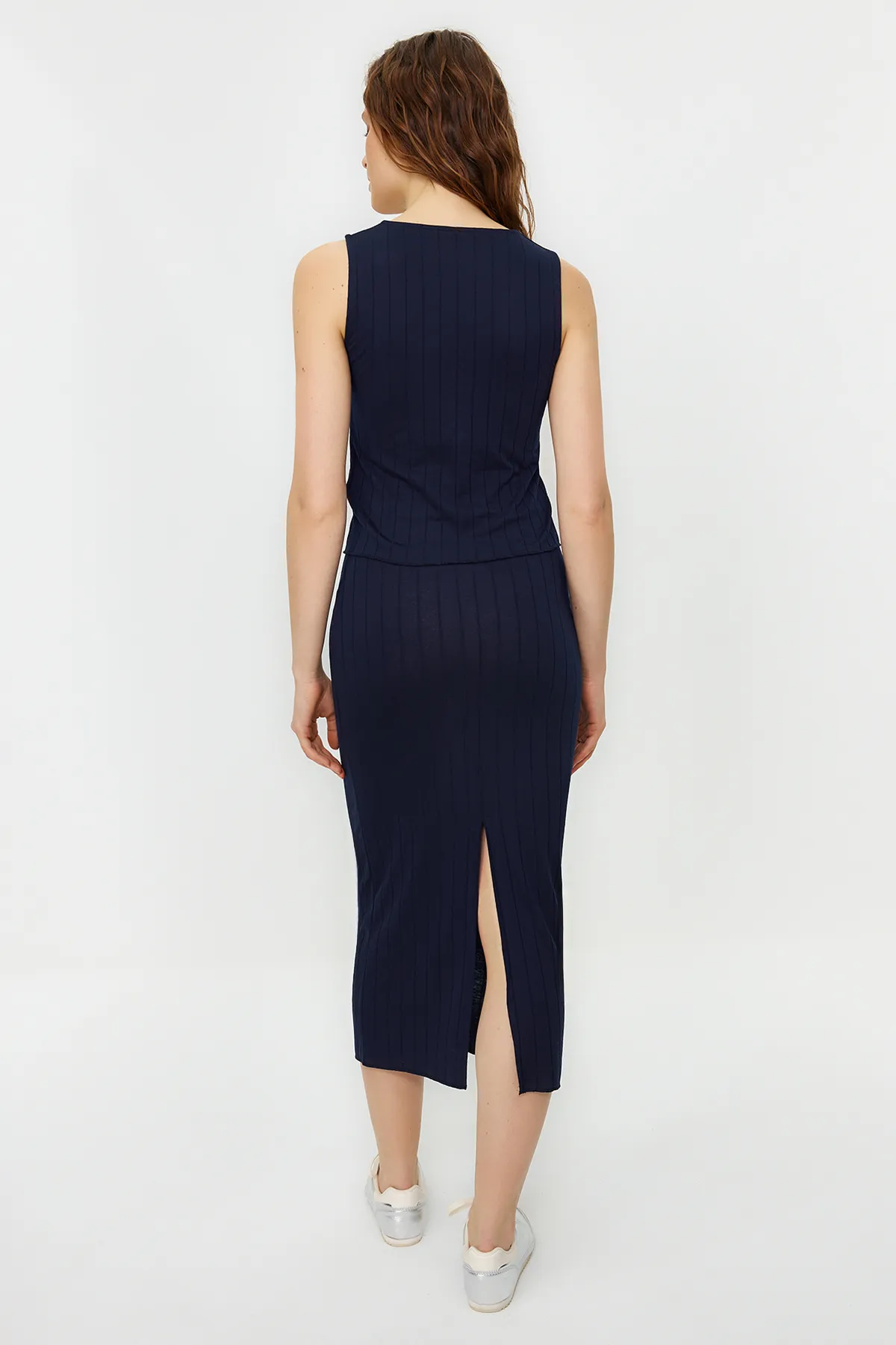 Trendyol Collection  Marineblaues, geripptes, knopfdetailliertes, dehnbares Midirock-Strick-Bottom-Top-Set TWOSS24AU00003