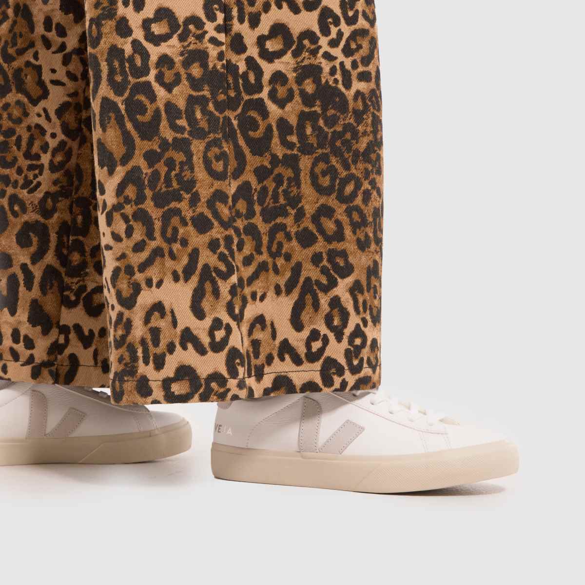 VEJA campo sneakers i vitt & beige