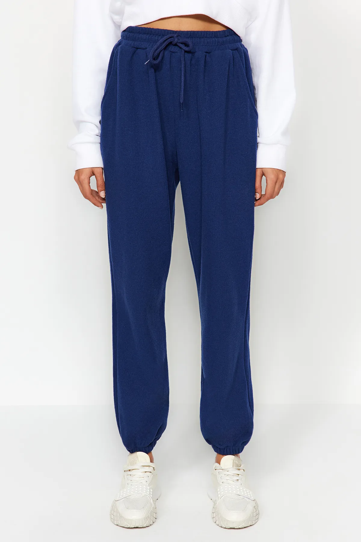 Trendyol Collection  Dark Navy Thessaloniki Bequeme Passform, gestrickte Sport-Jogginghose mit Tasche TWOAW21EA0168