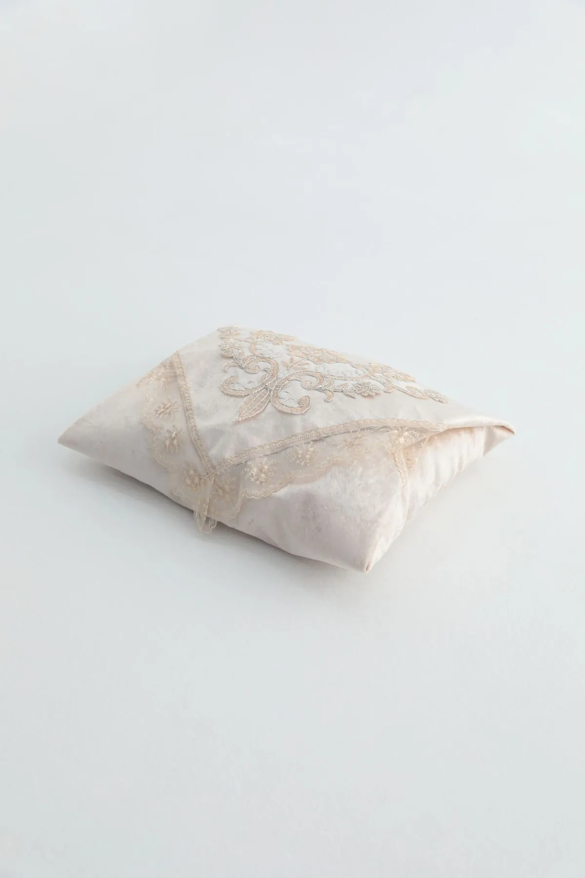 FAVORA  Karel French Guipure Dowry Velvet Bundle – Nerz